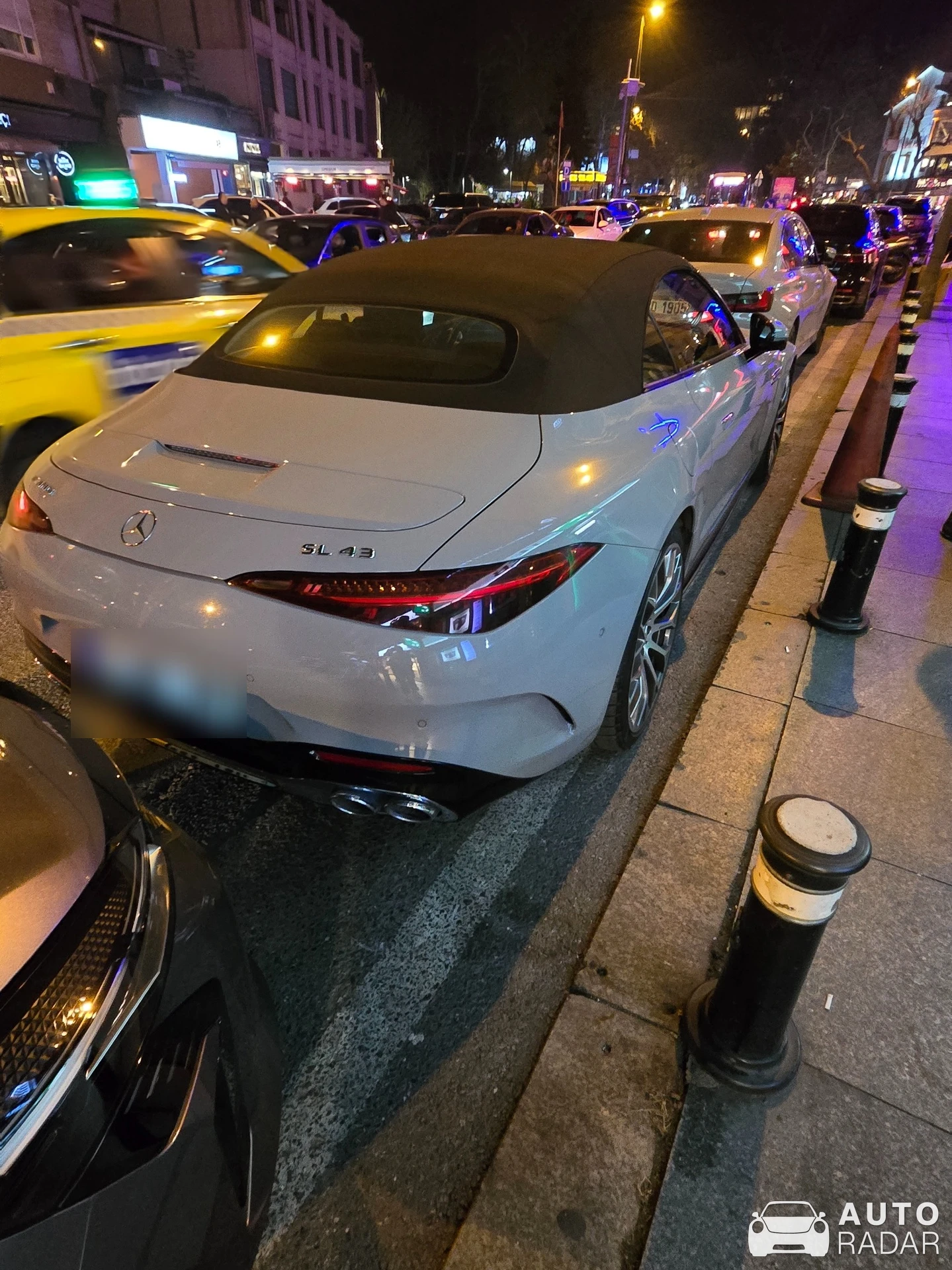Mercedes-AMG SL 43 R232 spotted in Beşiktaş, Türkiye