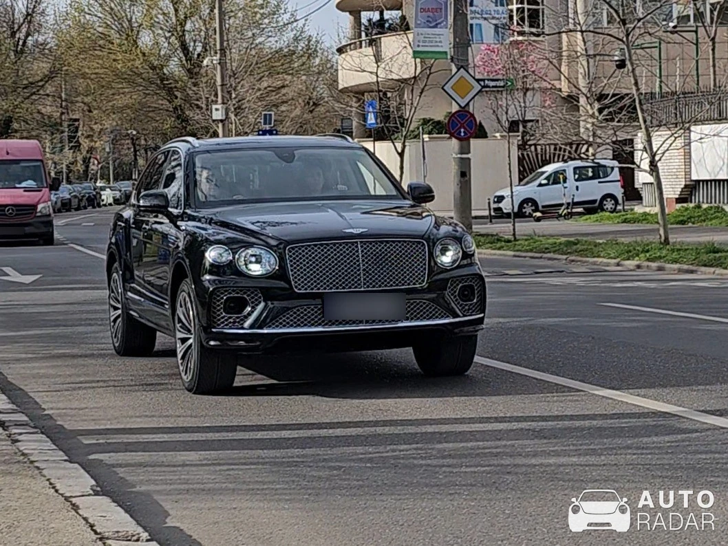 Bentley Bentayga Hybrid 2021 spotted in București, Romania