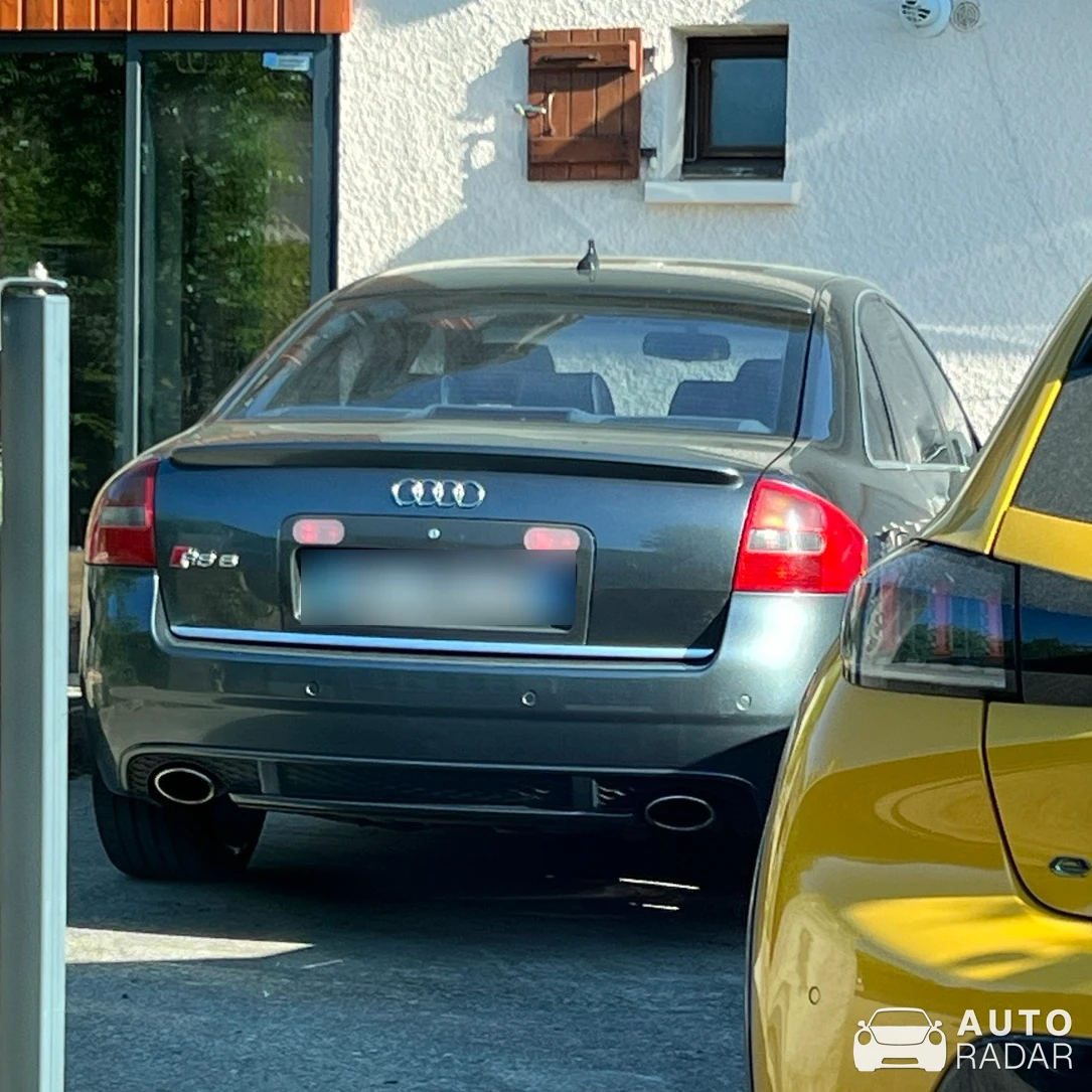 Audi RS6 Sedan C5 spotted in Chambéry