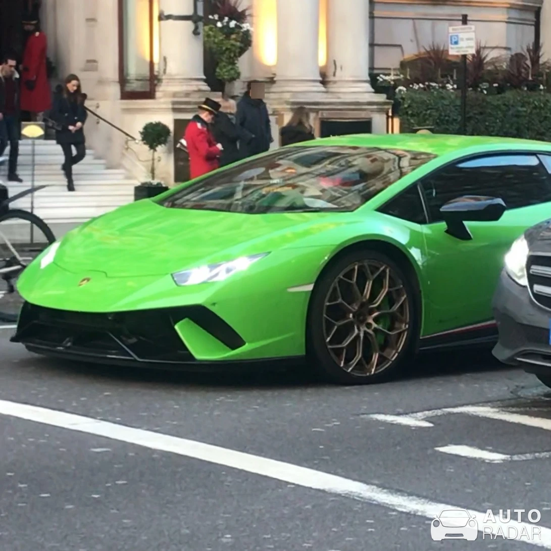 Lamborghini Huracán LP640-4 Performante spotted in London, United Kingdom