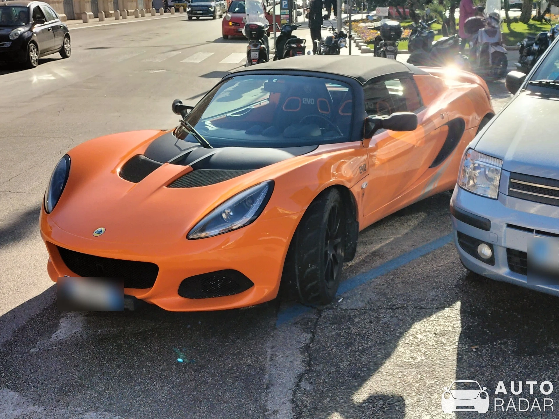 Lotus Elise S2 220R spotted in Bari, Italy