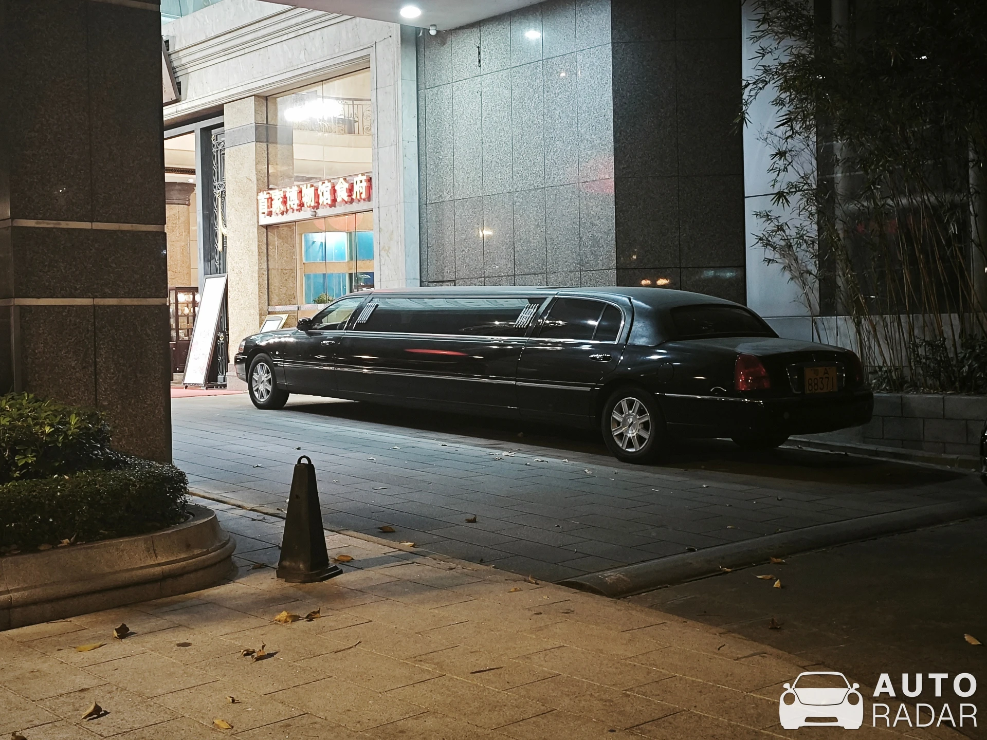 Lincoln Town Car spotted in 广州市, 中國