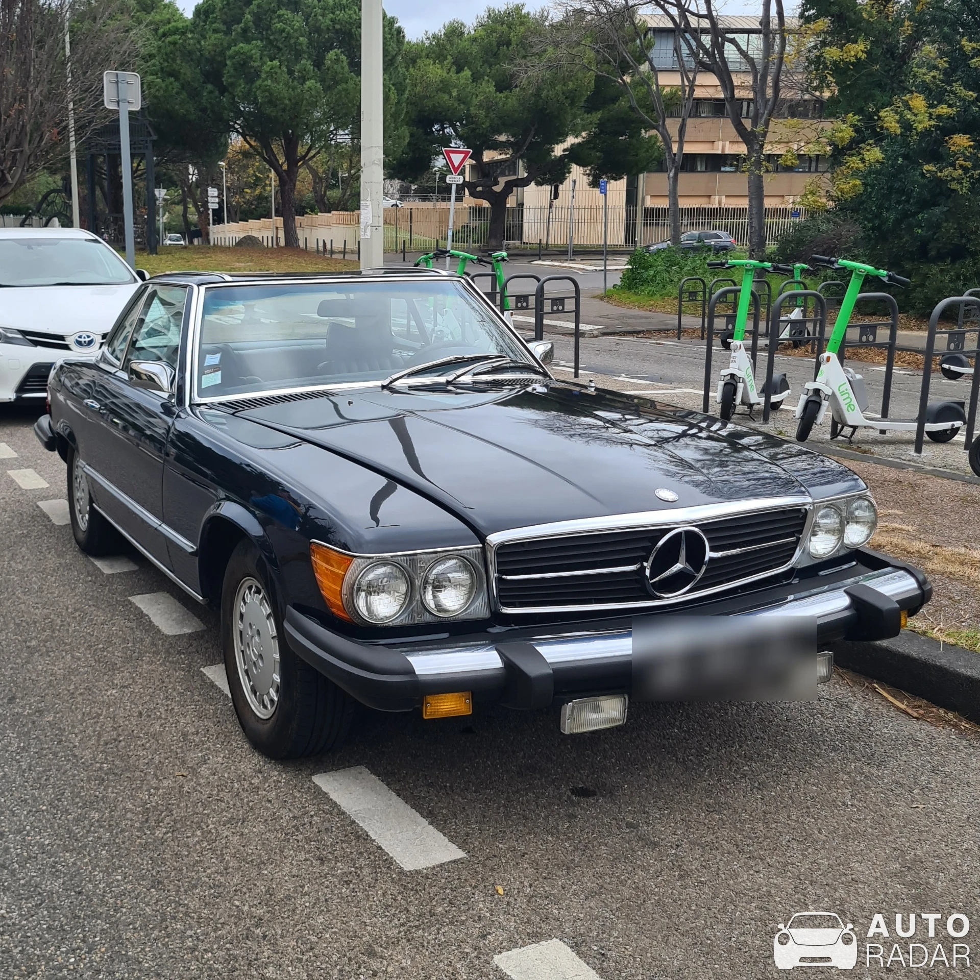 Mercedes-Benz 450SL spotted in Marseille, France