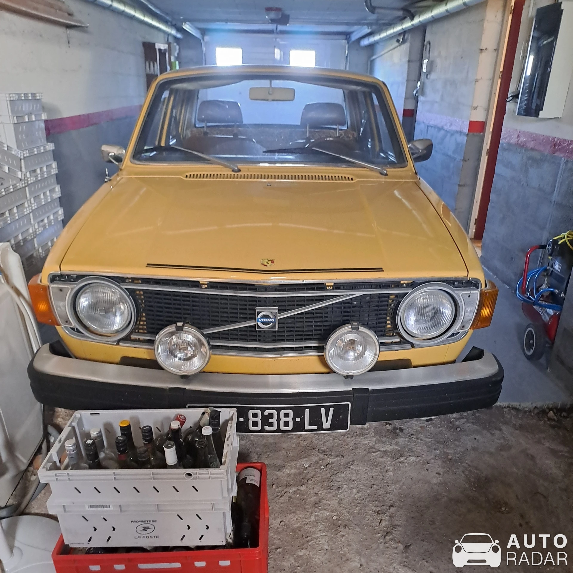 Volvo 144 spotted in Saint-Roch, France