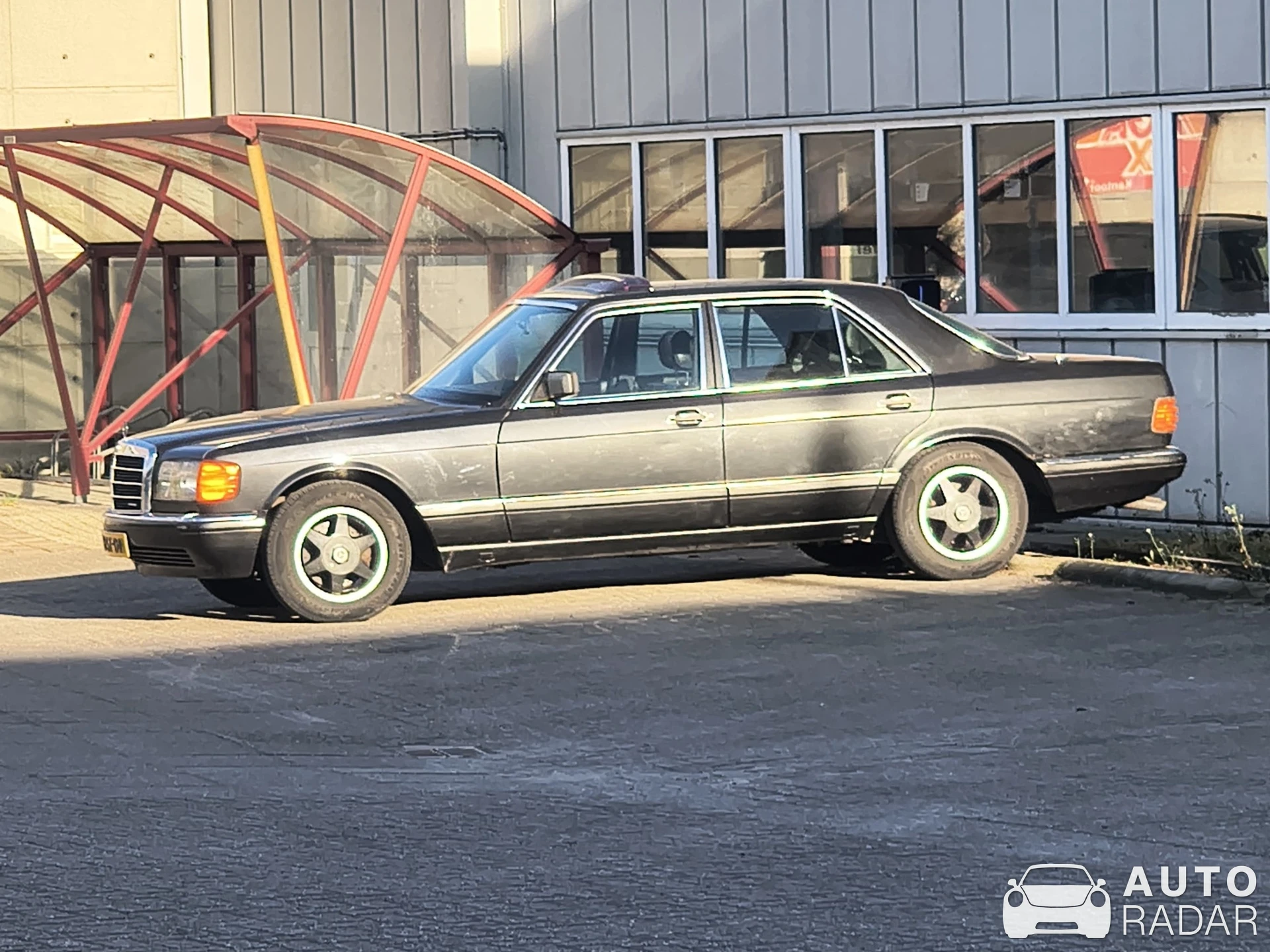 Mercedes-Benz 300SE W126 spotted in Elbląg