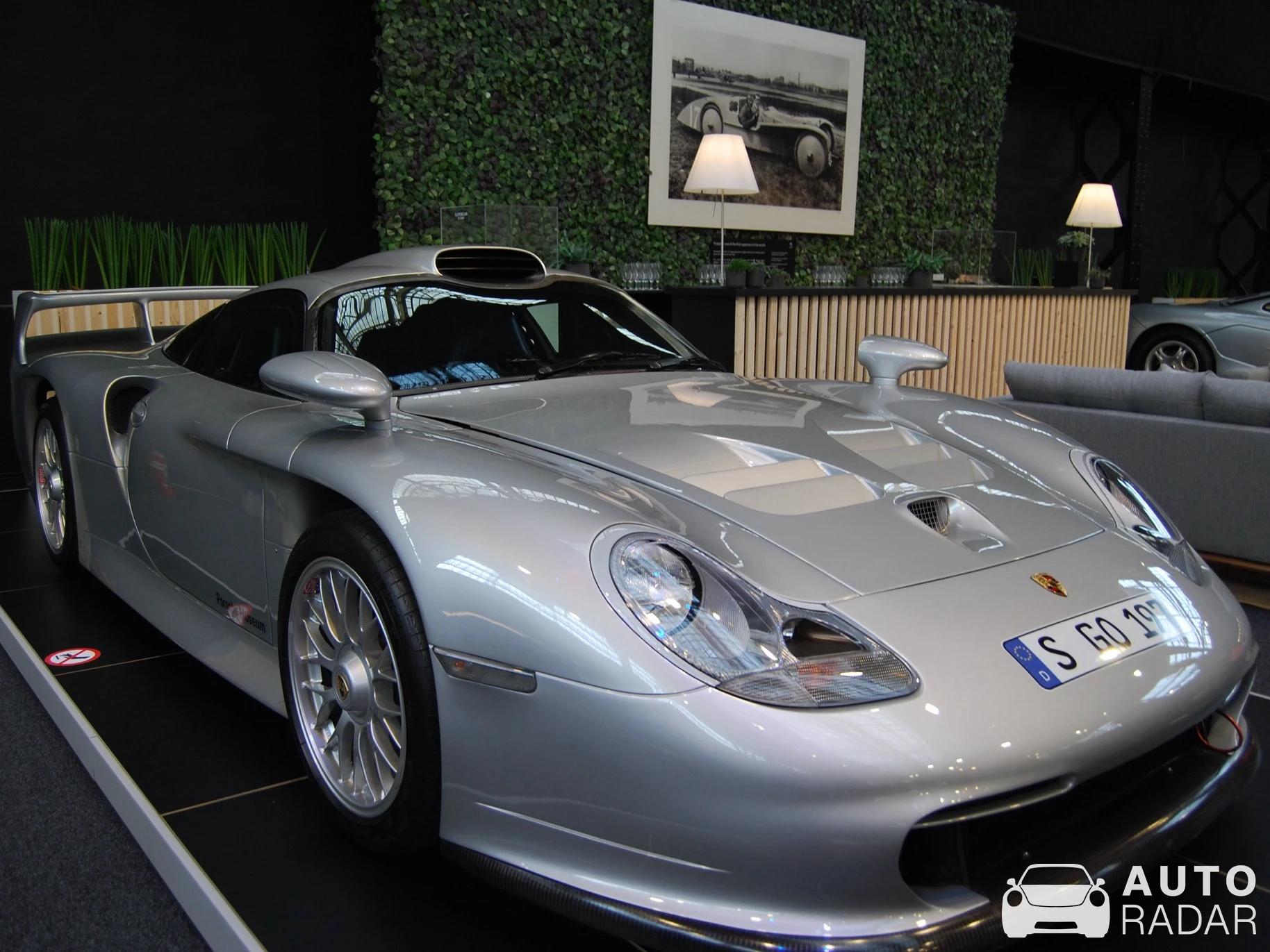 Porsche 996 GT1 Straßenversion spotted in Roelofarendsveen