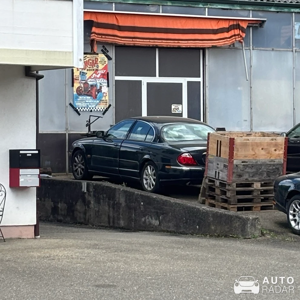 Jaguar S-Type V8 spotted in Wahlen