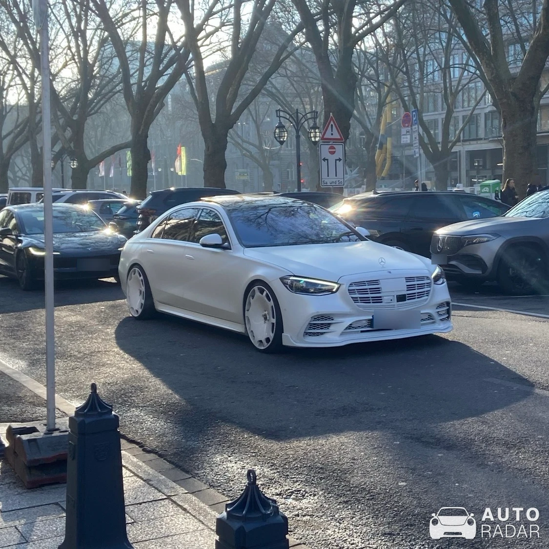 Mercedes-Benz ALL White Brabus S 580 V8 spotted in Düsseldorf, Deutschland