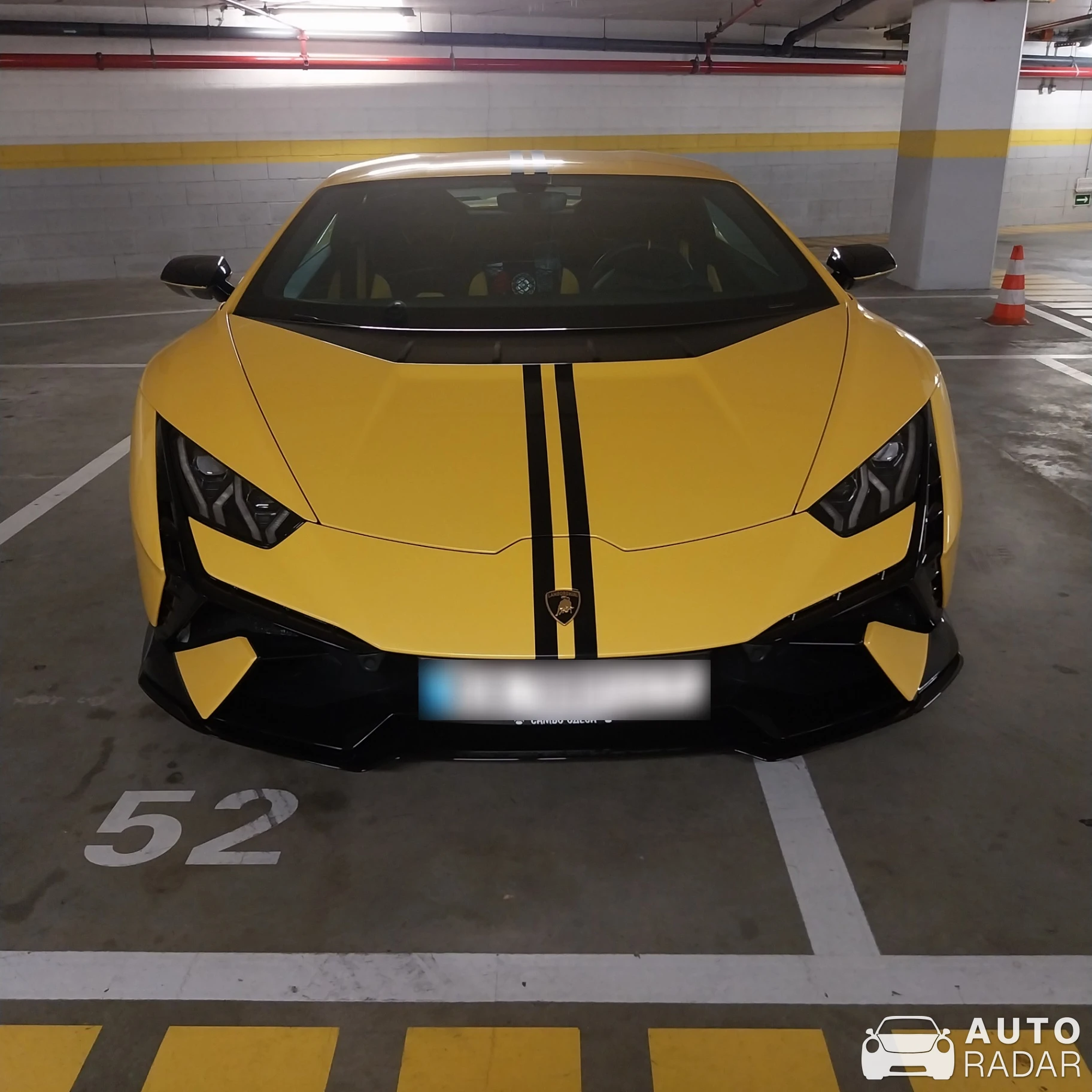 Lamborghini Huracán LP640-2 Tecnica spotted in Lisboa, Portugal