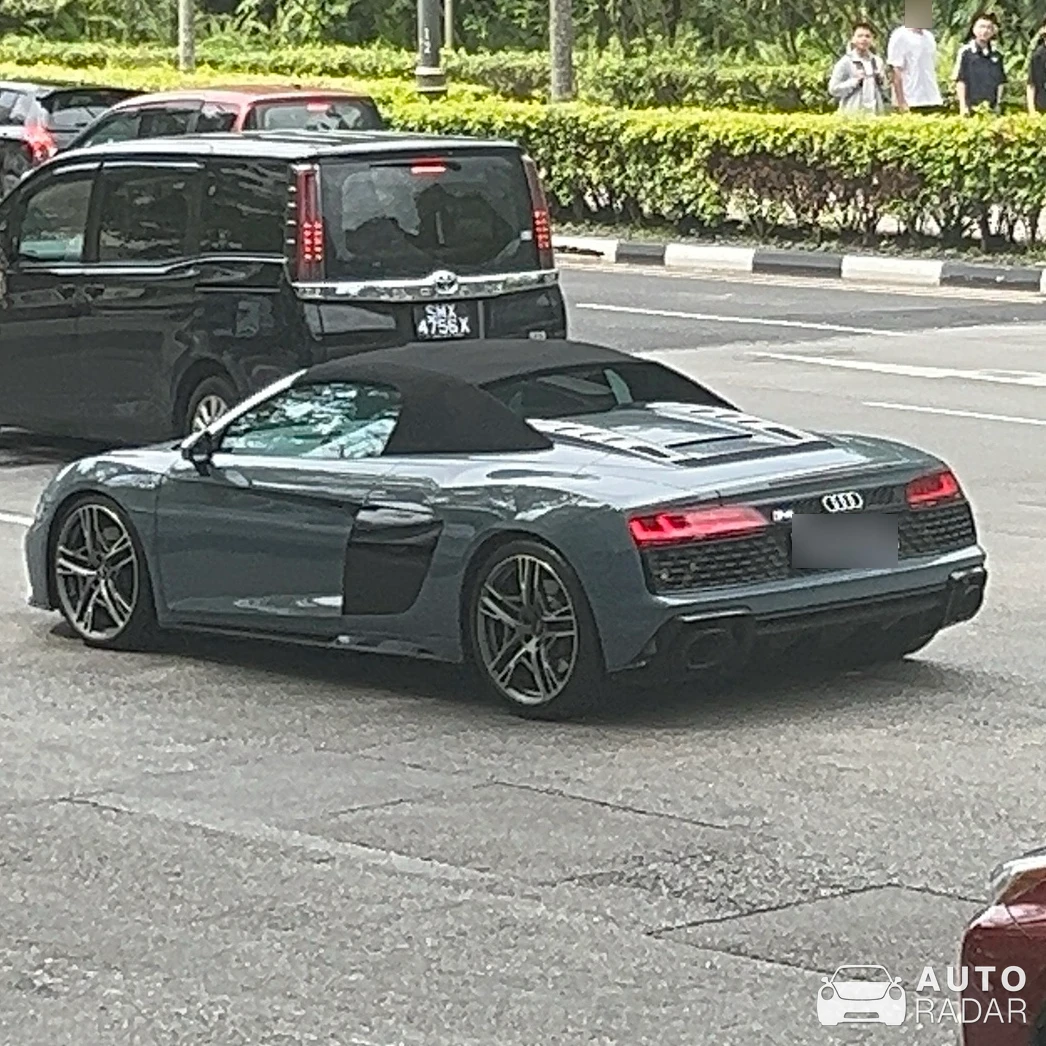 Audi R8 V10 Spyder spotted in Singapore, Singapore