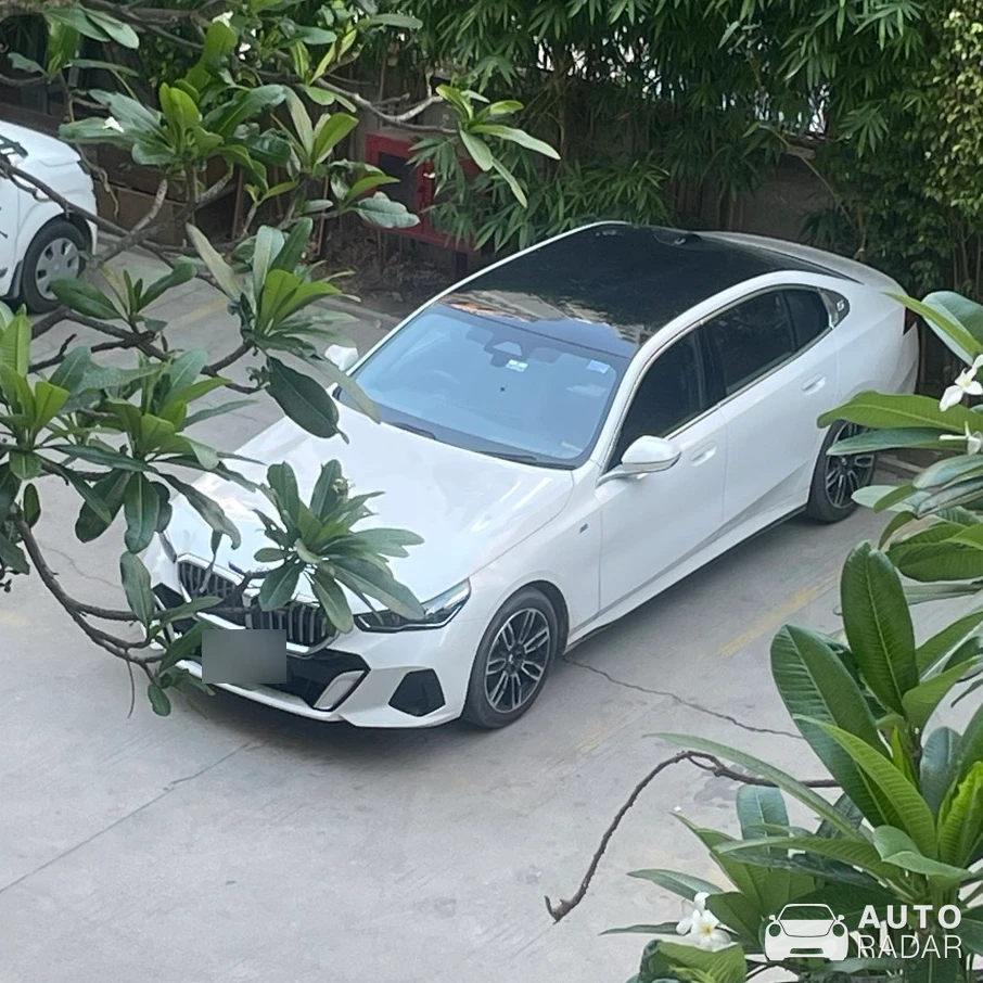 BMW 5 Series G90 spotted in Lucknow