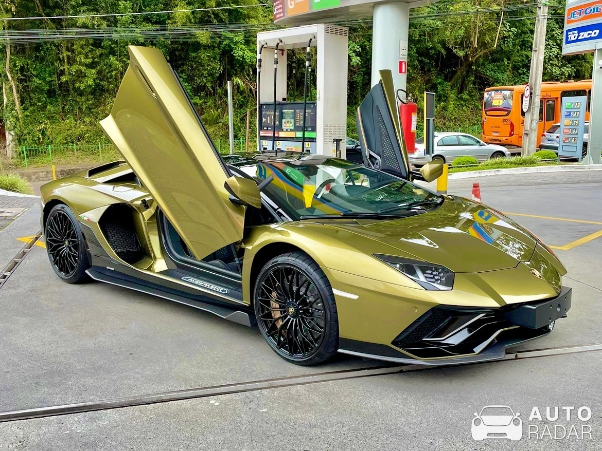 Lamborghini Aventador LP780-4 Ultimae Roadster spotted in Campina do Siqueira, Brasil