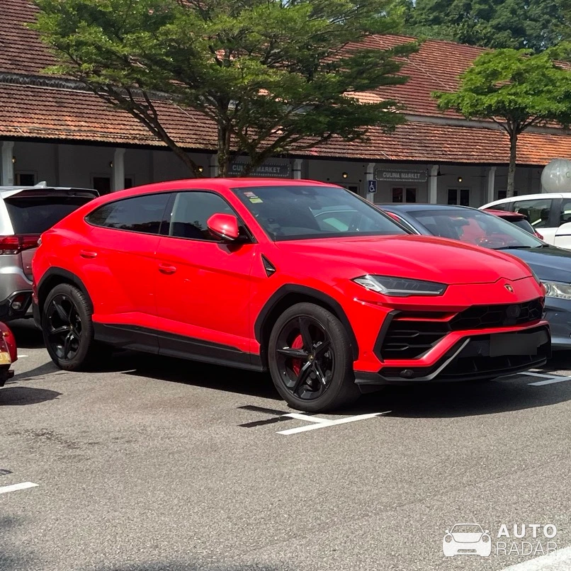Lamborghini Urus spotted in Singapore, Singapore