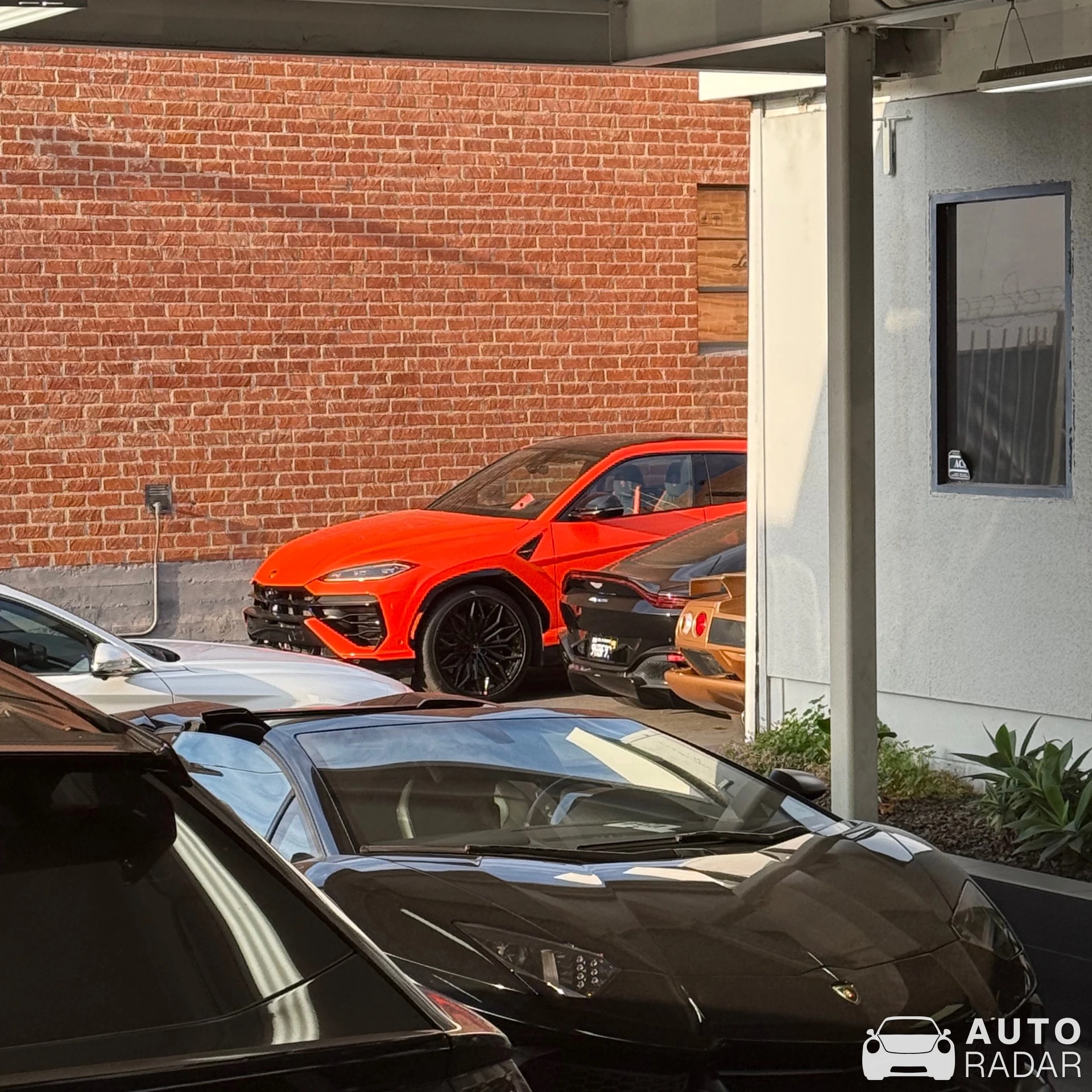 Lamborghini Urus SE spotted in Los Angeles, United States