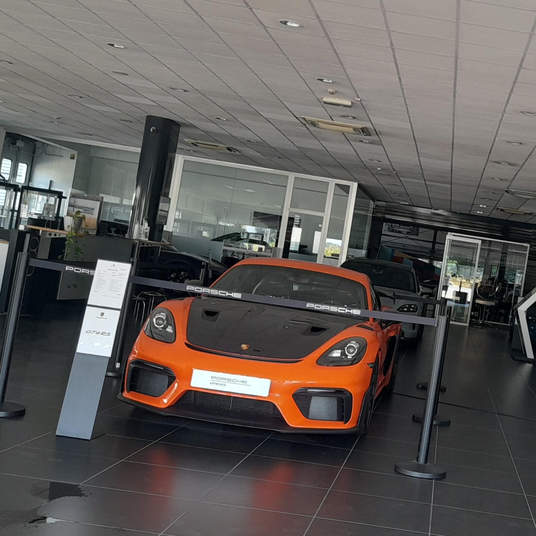Porsche 718 Cayman GT4 RS Weissach Package