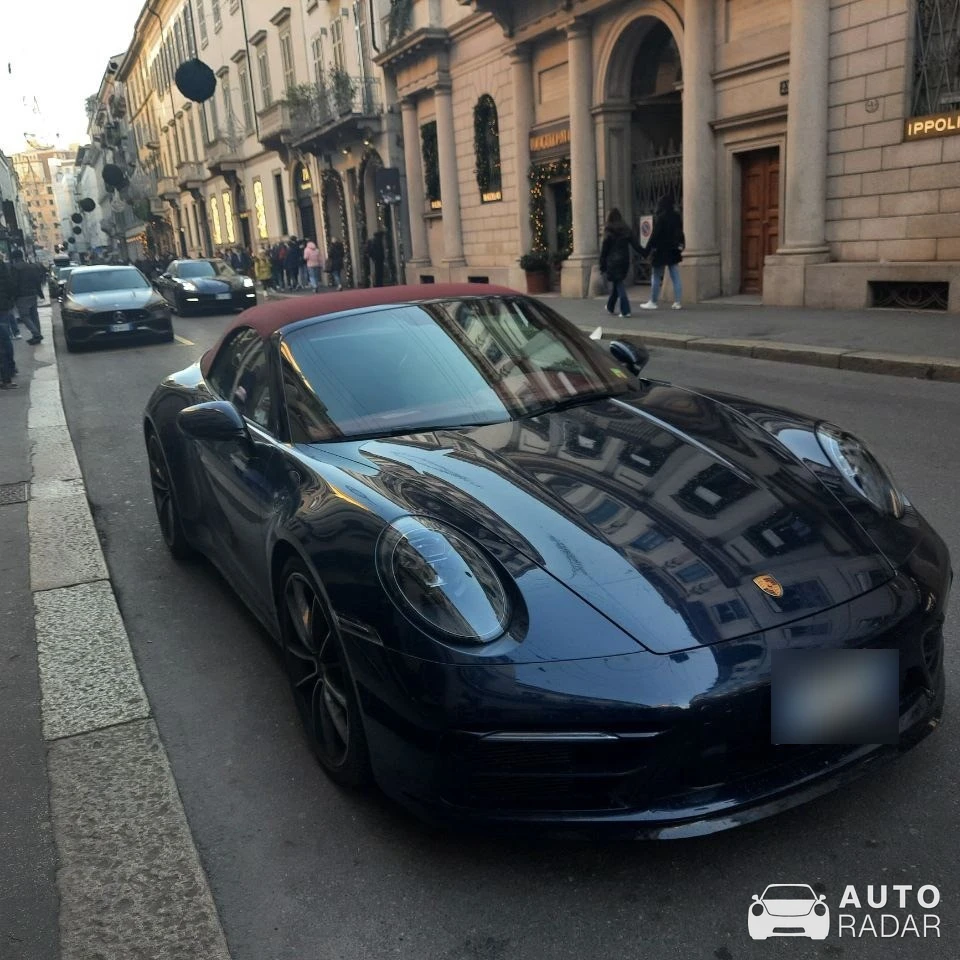 Porsche 992 Carrera 4 GTS Cabriolet MkI spotted in Milano, Italy
