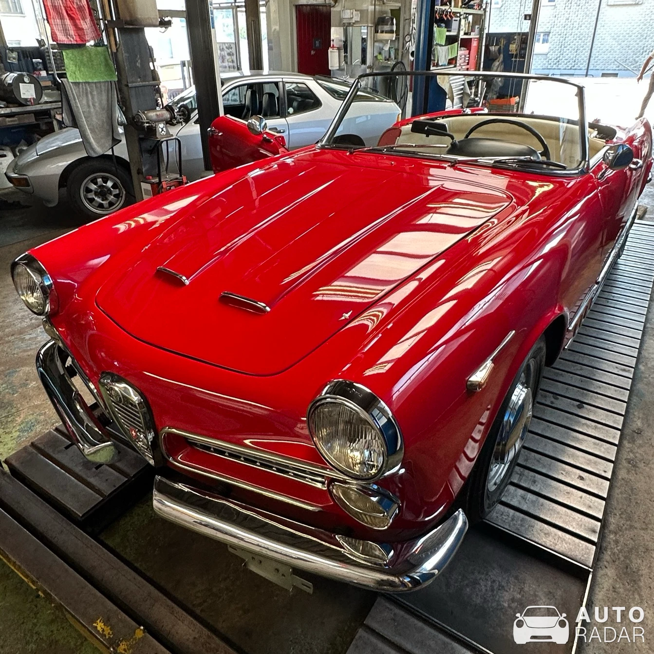 Alfa Romeo 2000 Spider spotted in Oberweningen