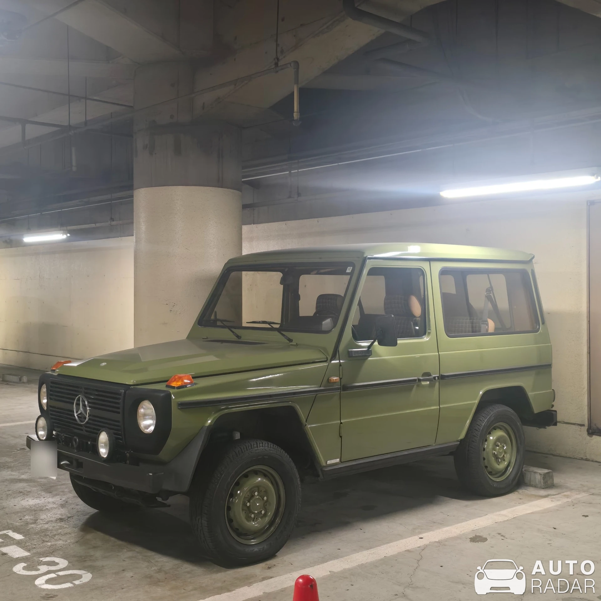Mercedes-Benz W460 spotted in 港区