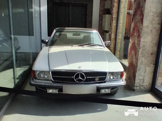 Mercedes-Benz SL 380 R107 spotted in Berlin