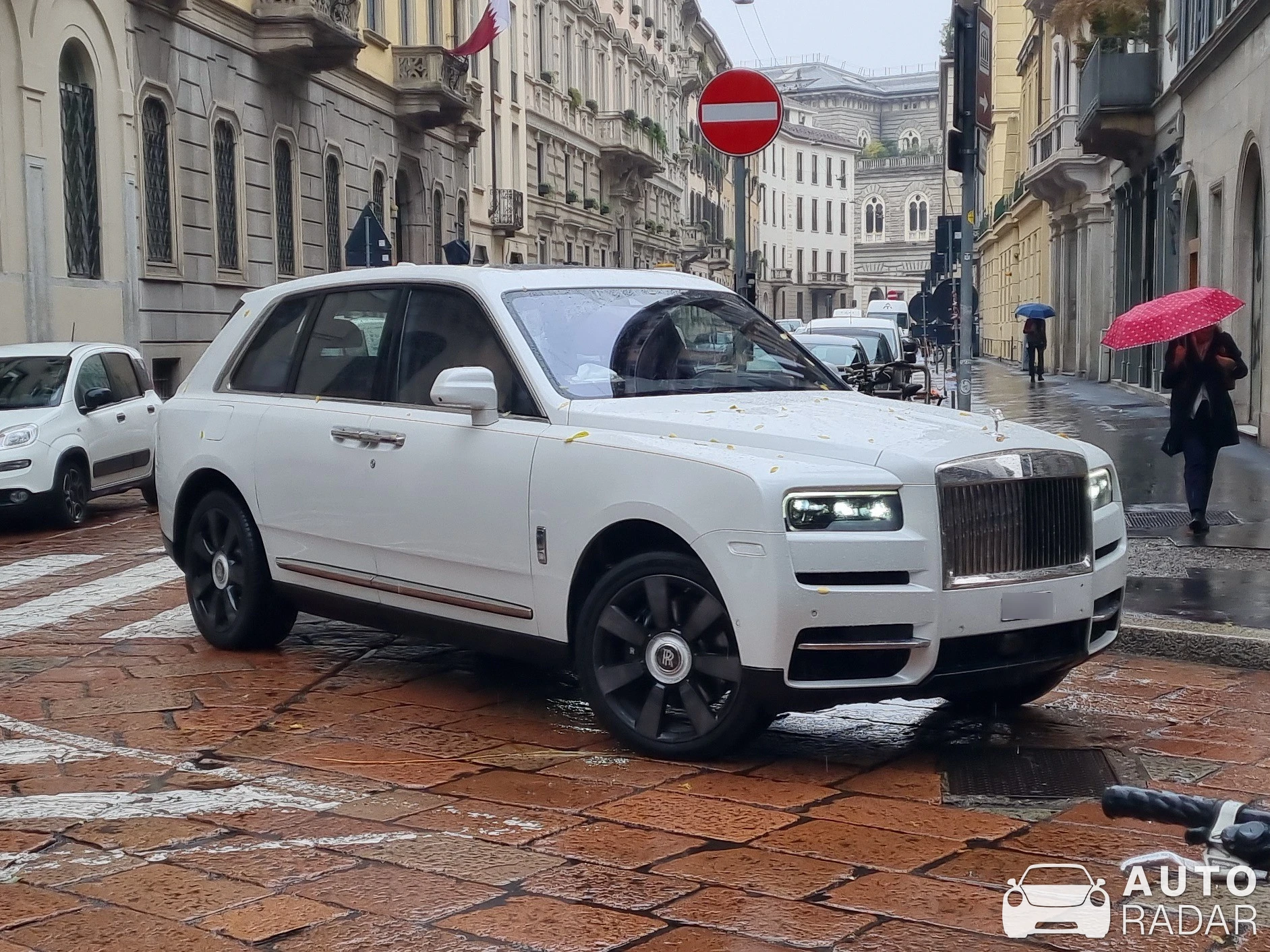 Rolls-Royce Cullinan spotted in Milano, Italia