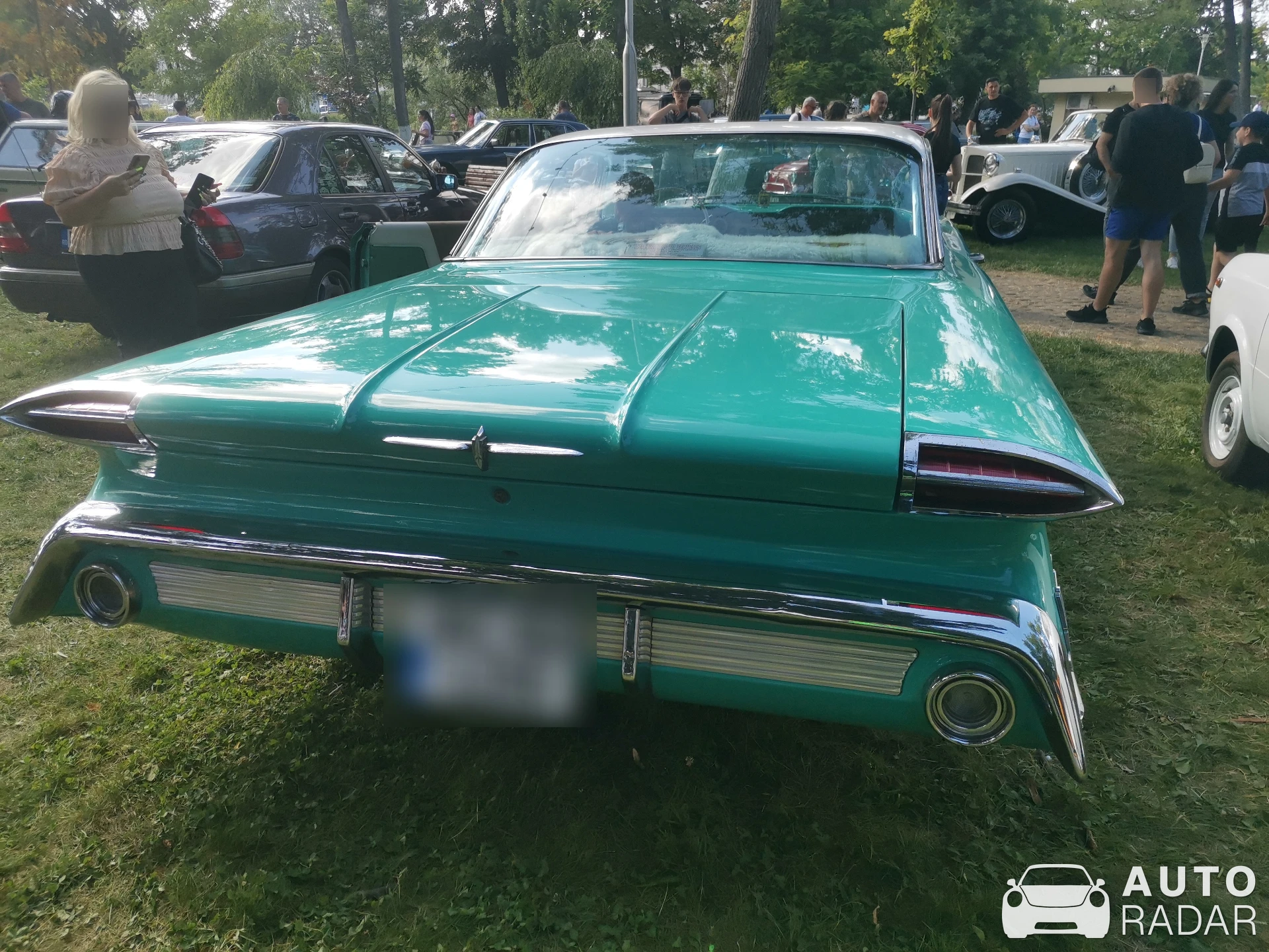 Oldsmobile Dynamic 88 spotted in Bacău