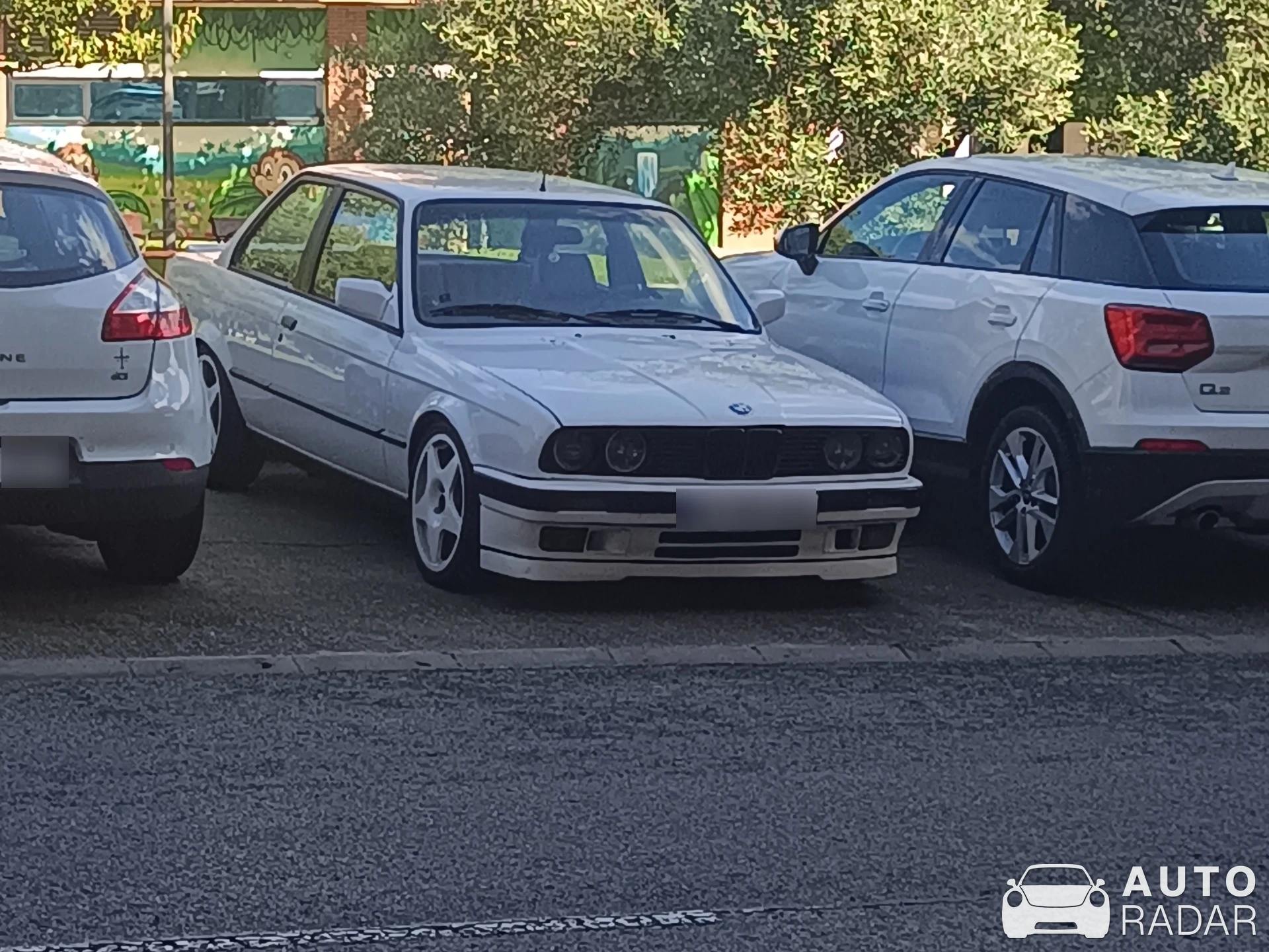 BMW 3 Series E30 spotted in Logroño