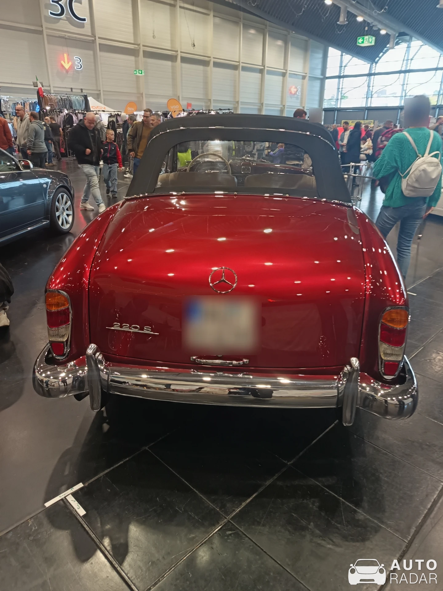 Mercedes-Benz 220S spotted in Nürnberg