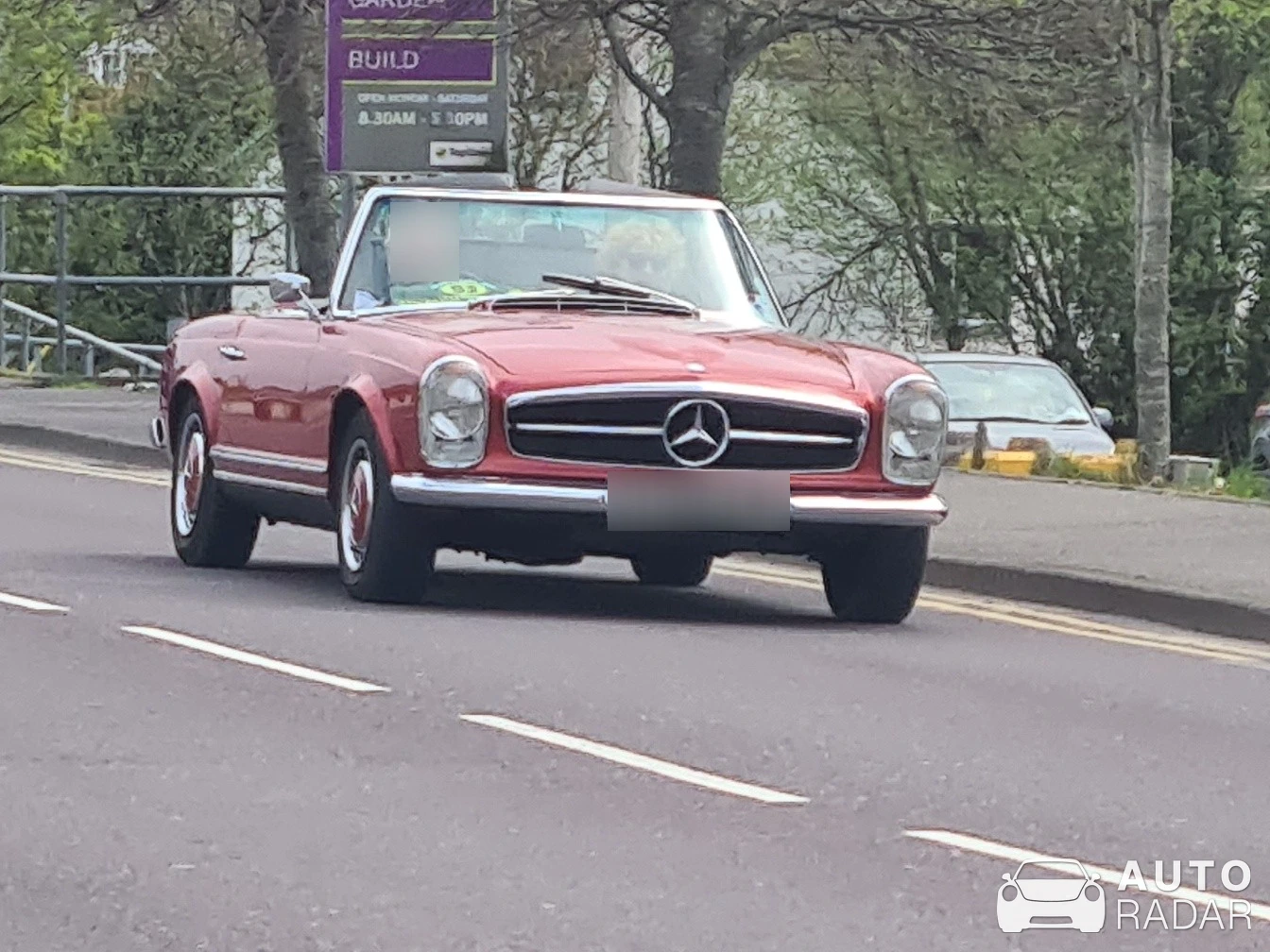 Mercedes-Benz 280SL spotted in Killorglin