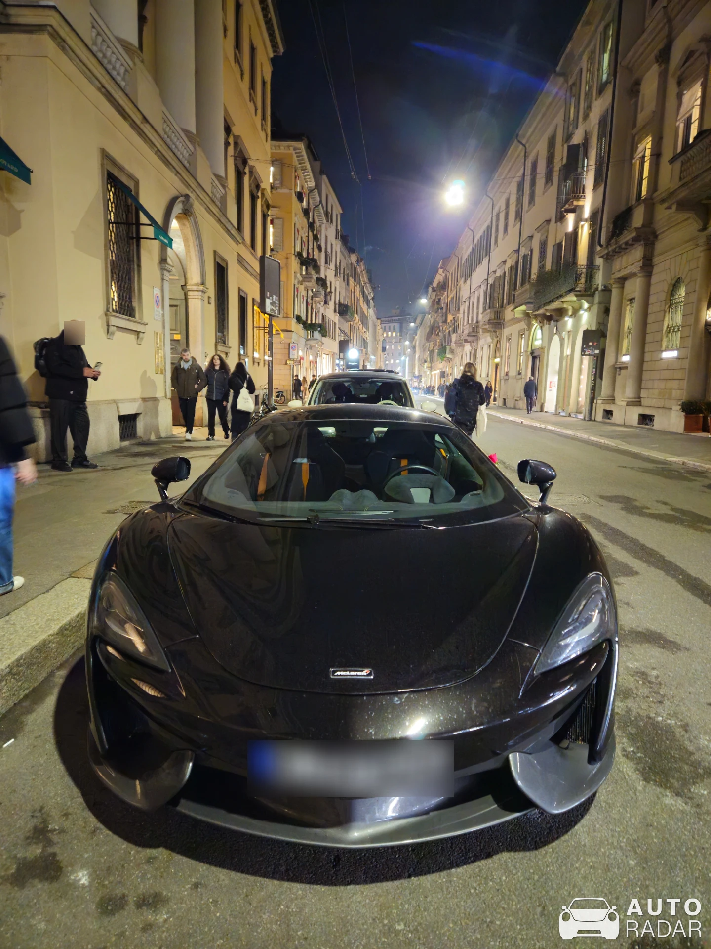 McLaren 570GT spotted in Milano, Włochy