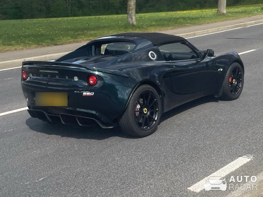 Lotus Elise S3 220 Sport spotted in Luxembourg
