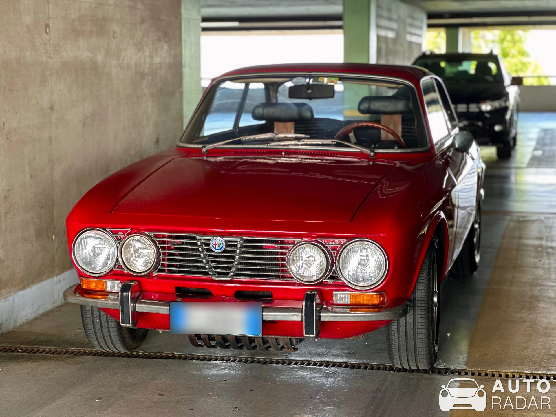 Alfa Romeo 2000 GT Veloce spotted in Venezia