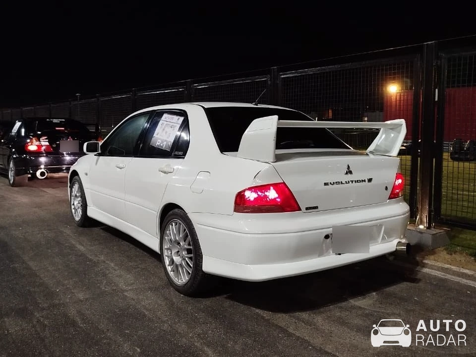 Mitsubishi Lancer Evolution VII spotted in Karachi