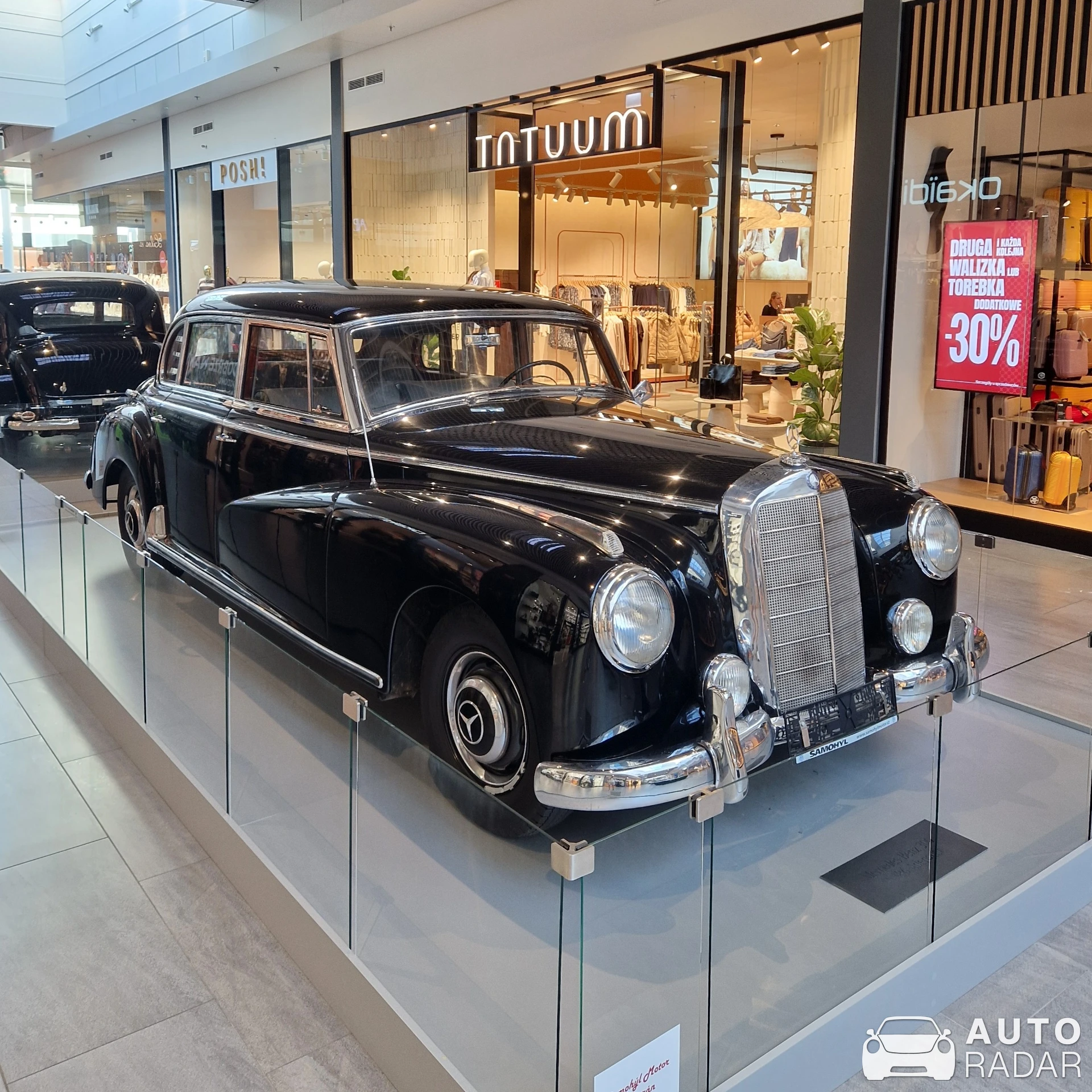 Mercedes-Benz 300 W186 spotted in Janki