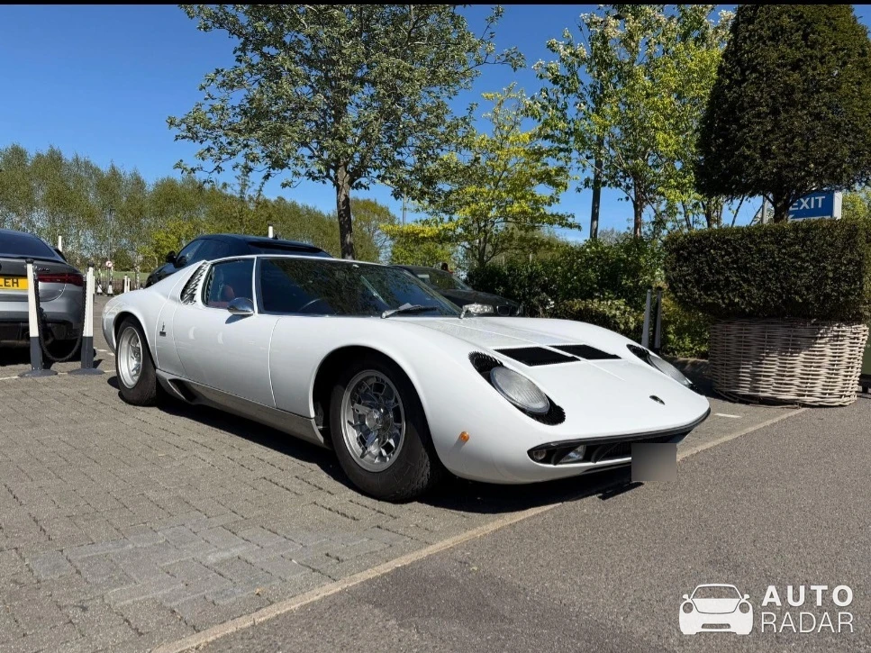Lamborghini Miura P400 S spotted in Oxford