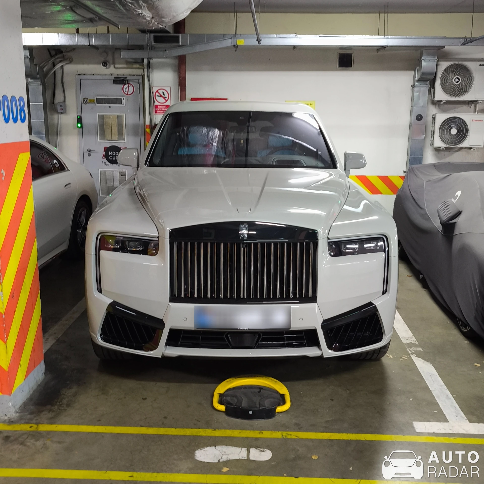 Rolls-Royce Cullinan Black Badge spotted in Chișinău, Moldova