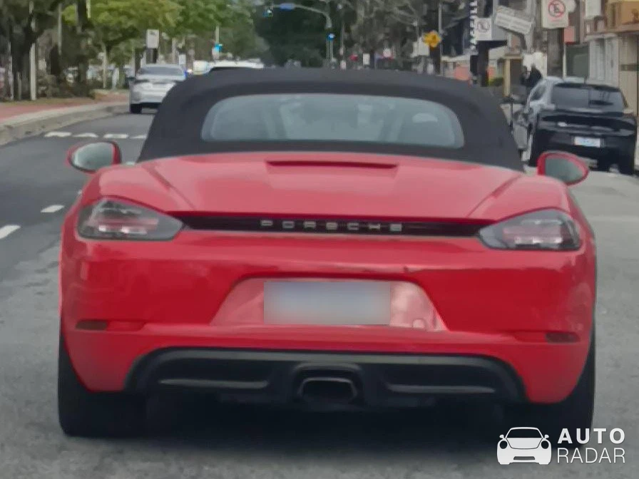 Porsche 718 Boxster GTS 4.0 spotted in Santos