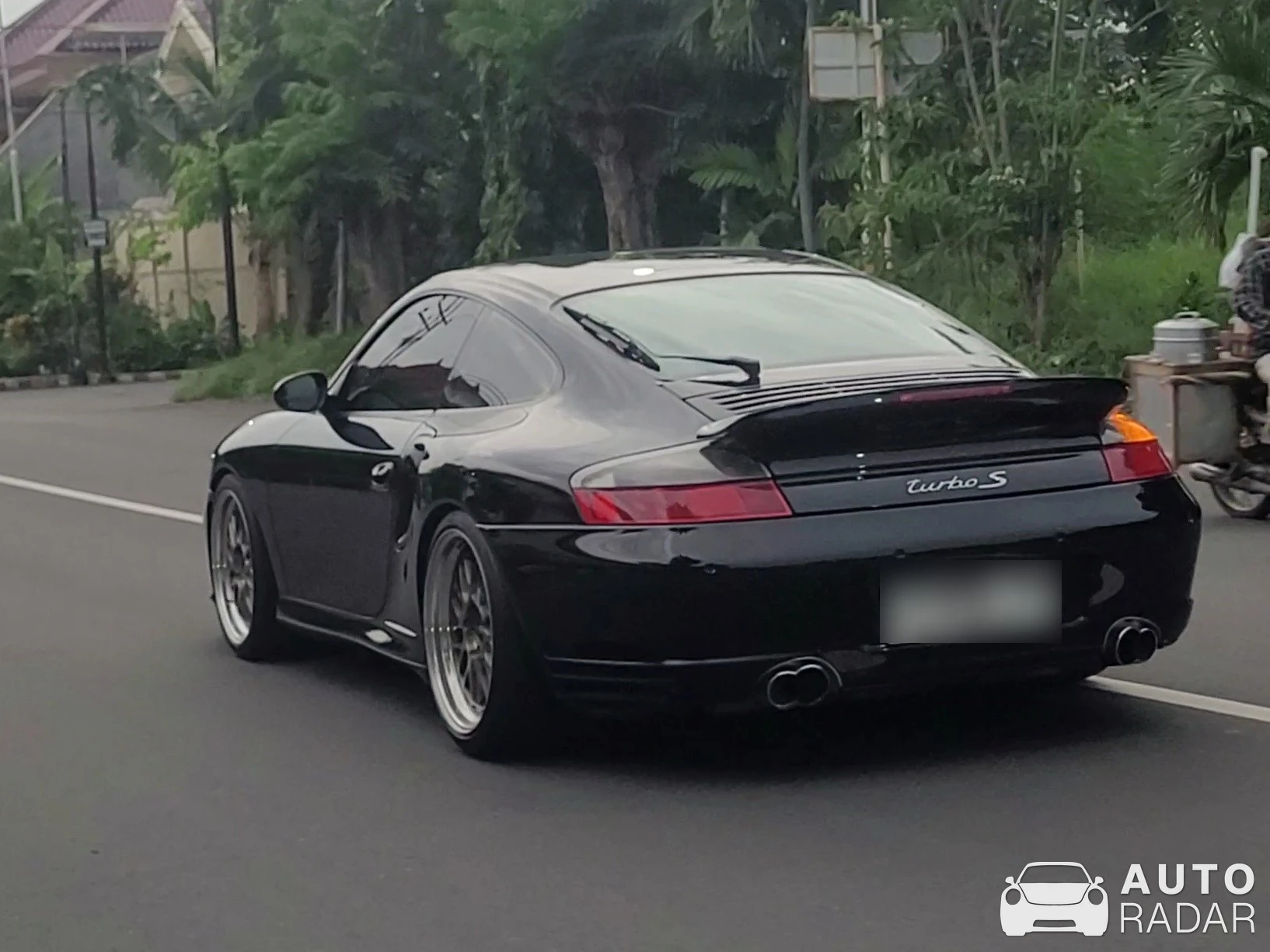 Porsche 996 Turbo spotted in Surabaya, Indonesia