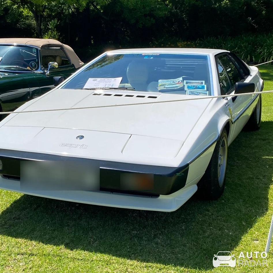 Lotus Esprit S2 spotted in Vitacura