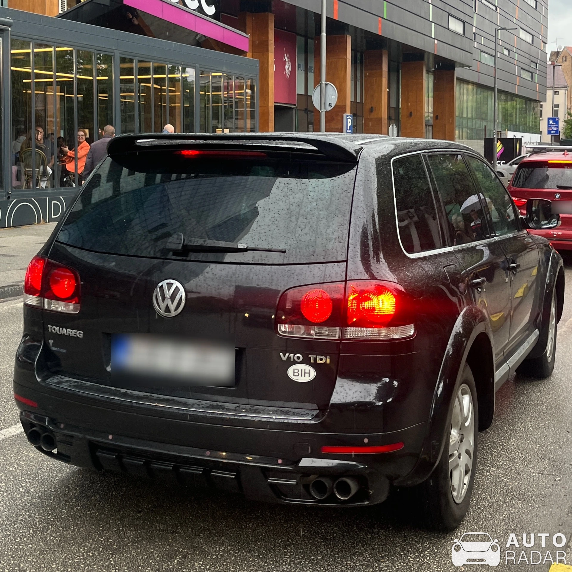 Volkswagen Touareg V10 TDI spotted in Sarajevo