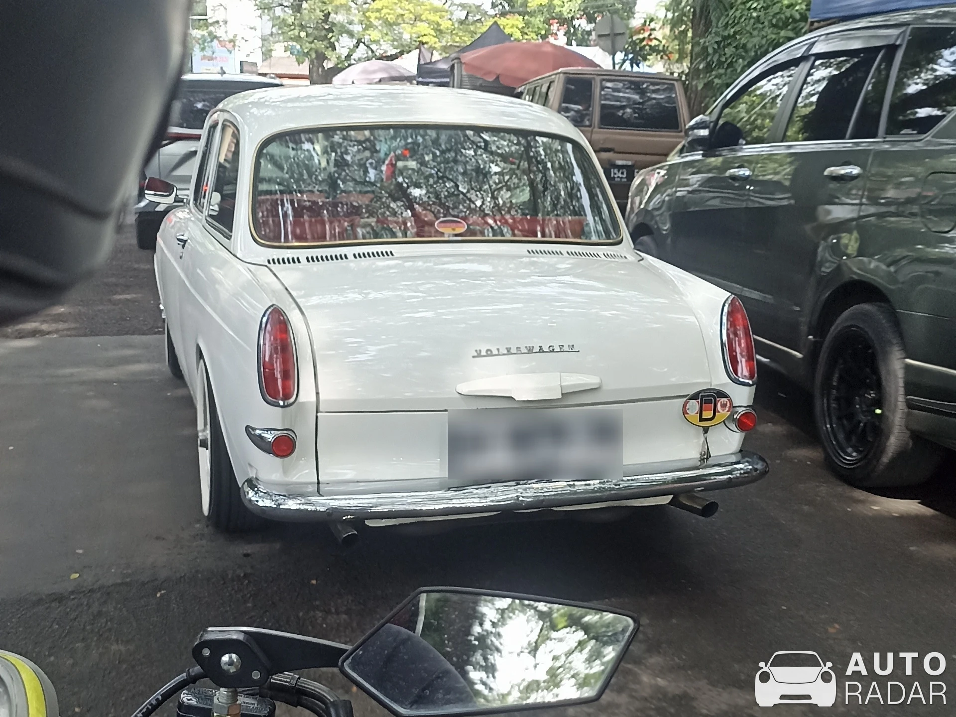 Volkswagen Passat B3 spotted in Bandung, Indonesia