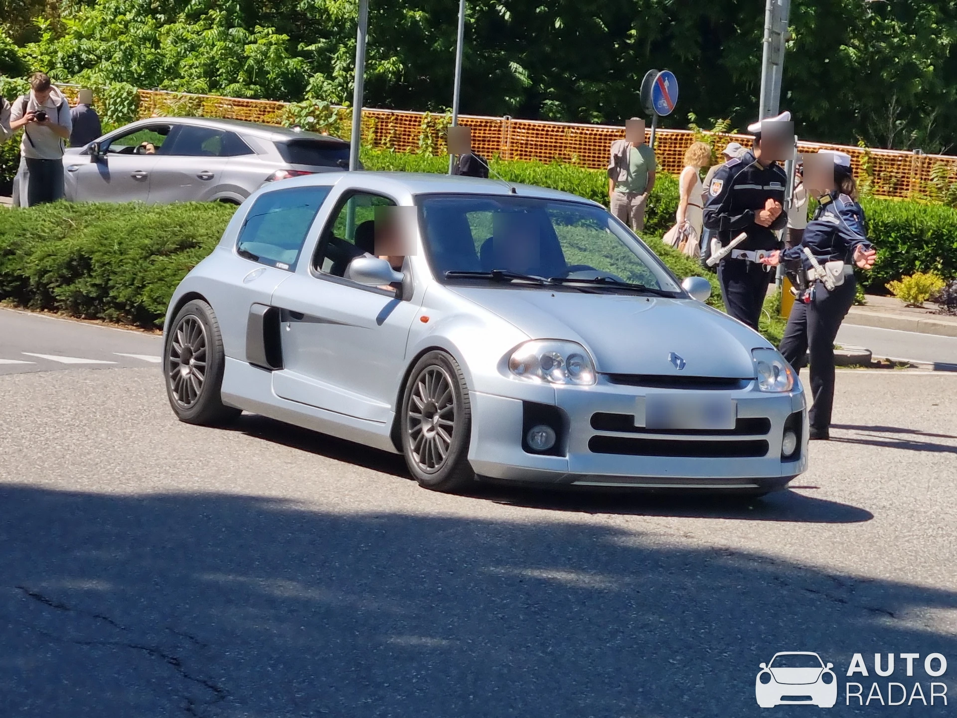 Renault Clio V6 spotted in Como, Italy