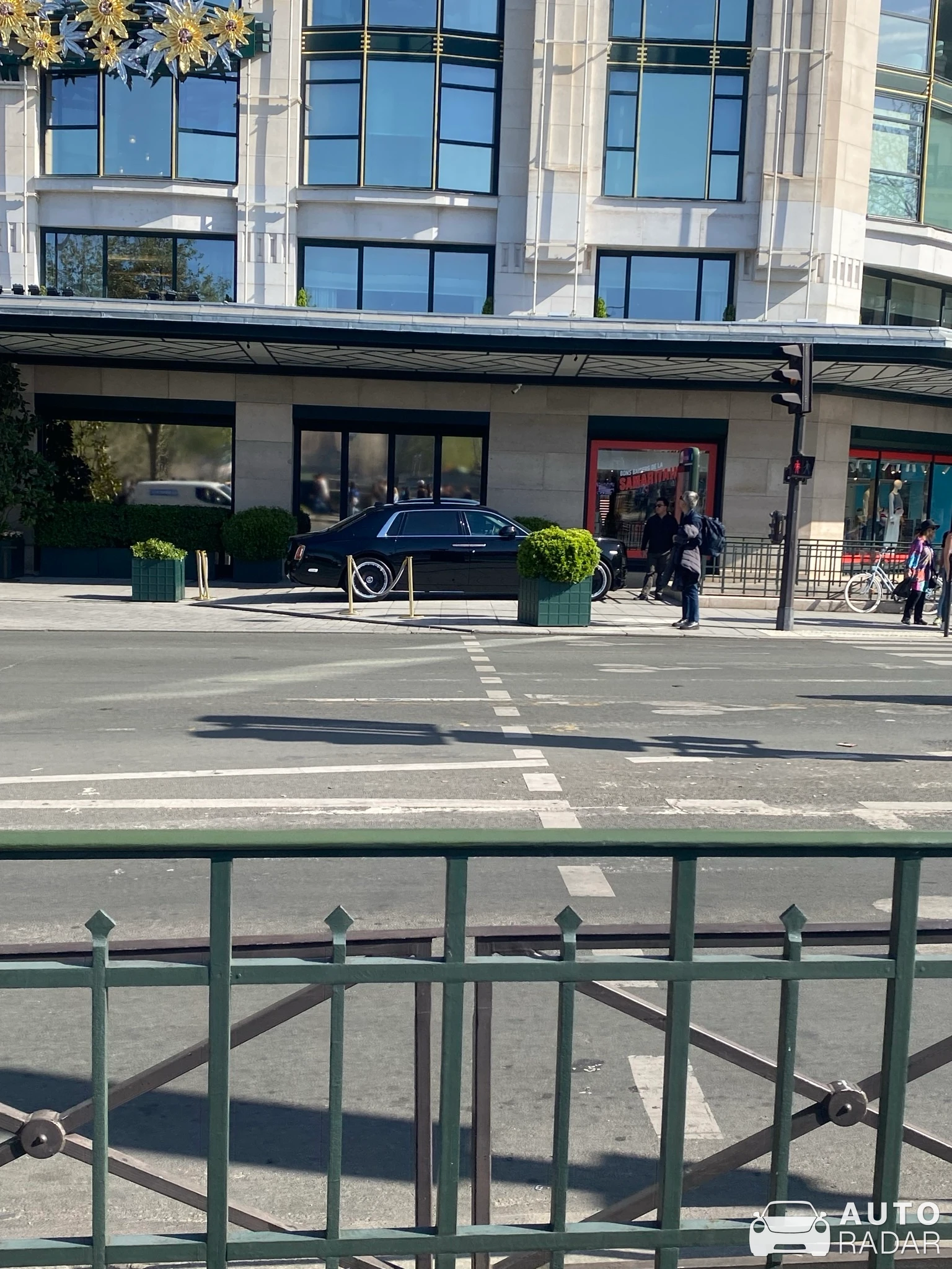 Rolls-Royce Phantom VIII EWB spotted in Paris