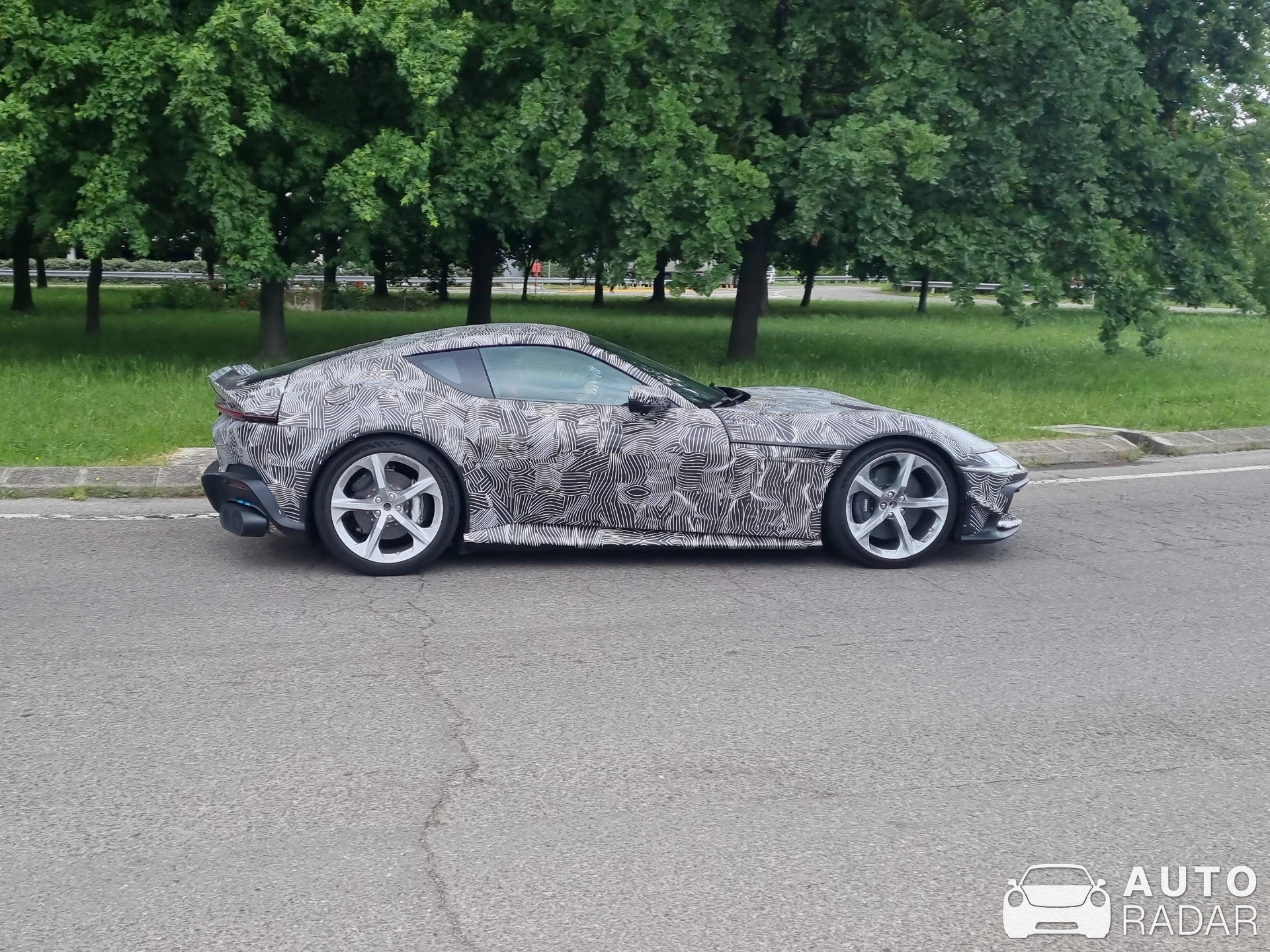 Ferrari 12Cilindri Mule spotted in Maranello
