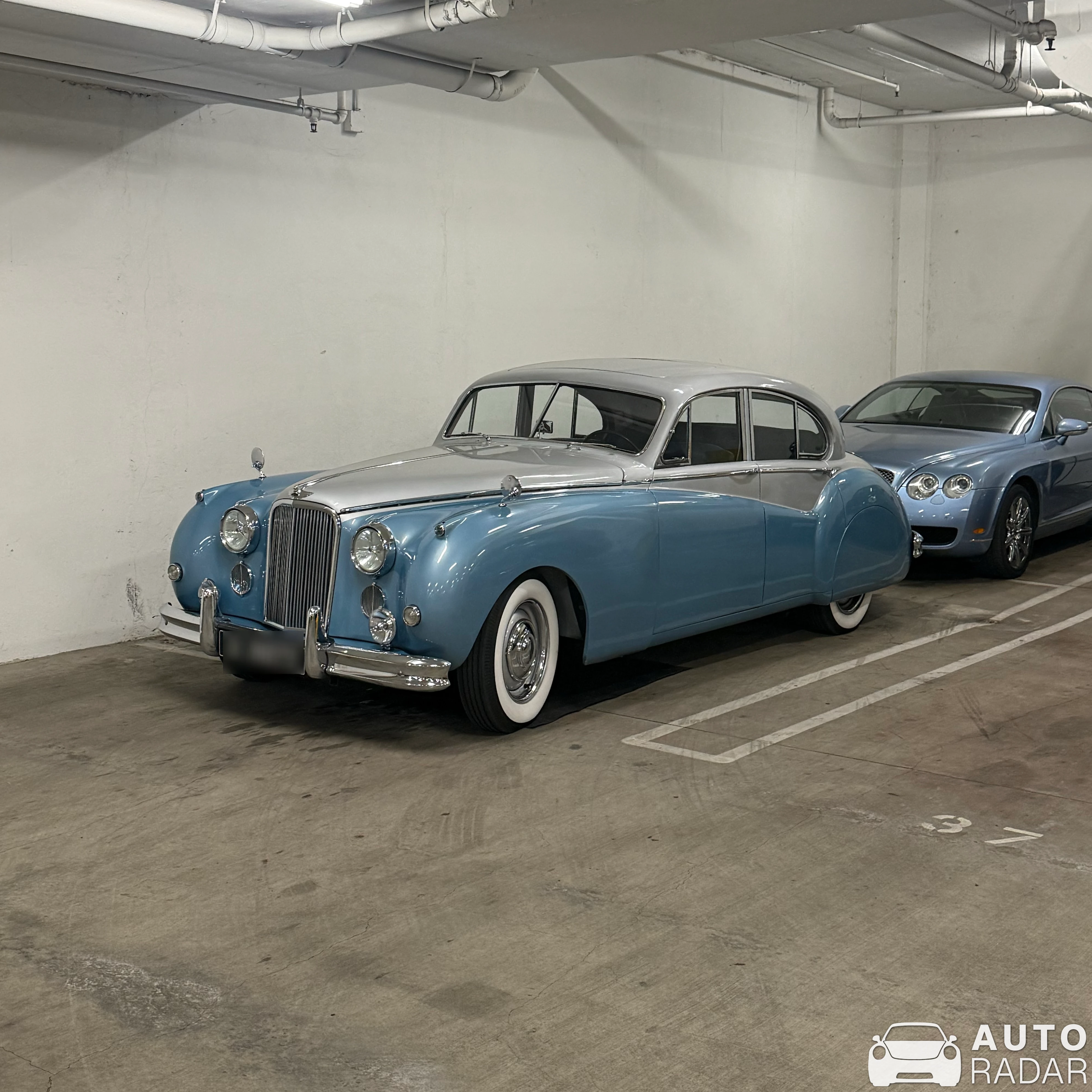 Jaguar Mark V spotted in Los Angeles, United States