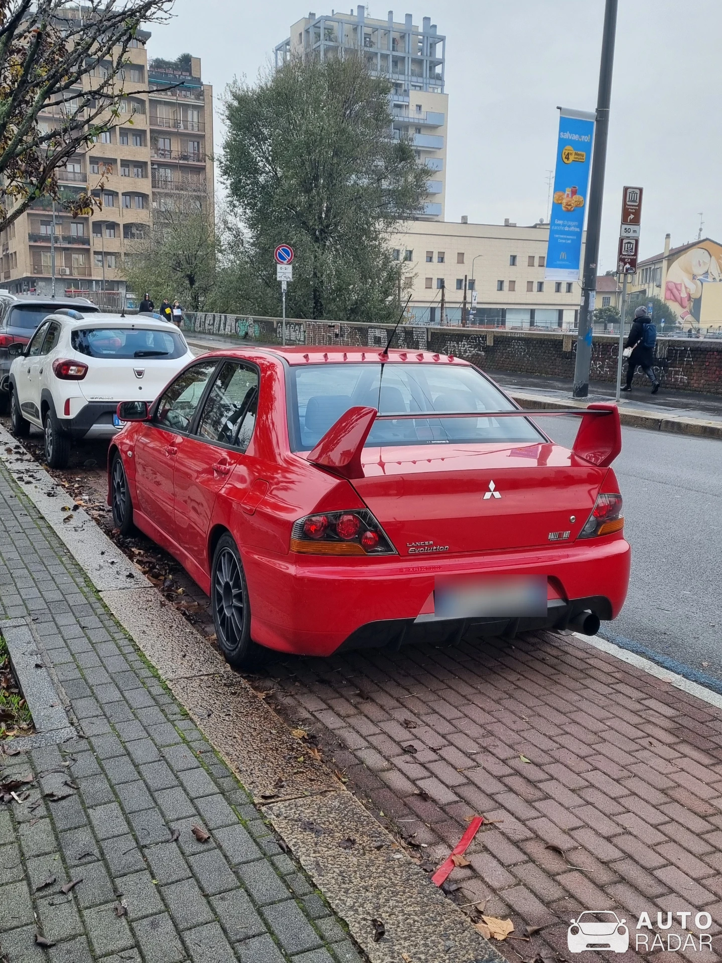 Mitsubishi Lancer Evolution VIII MR spotted in Milano