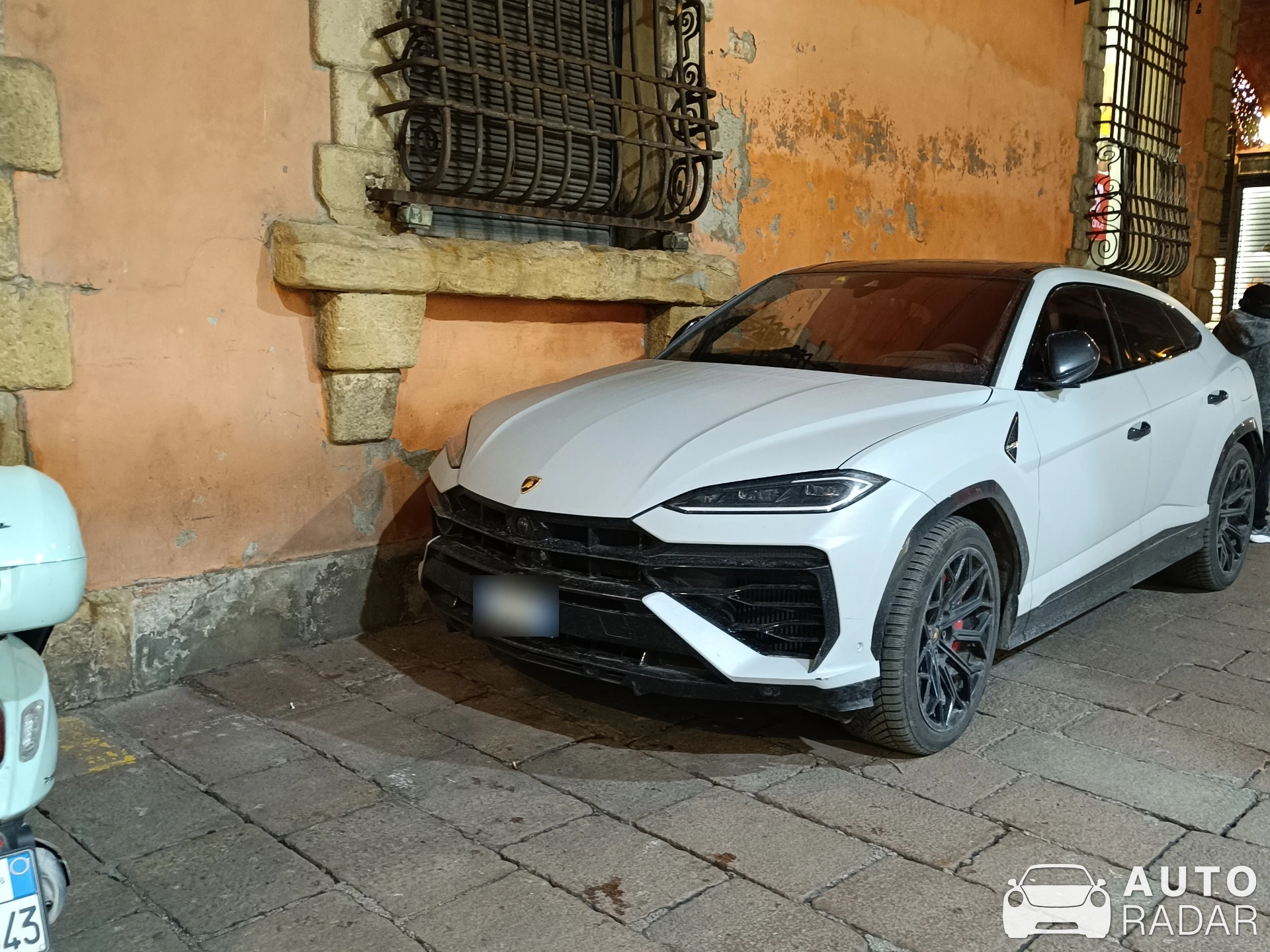 Lamborghini Urus SE spotted in Bologna, Italy