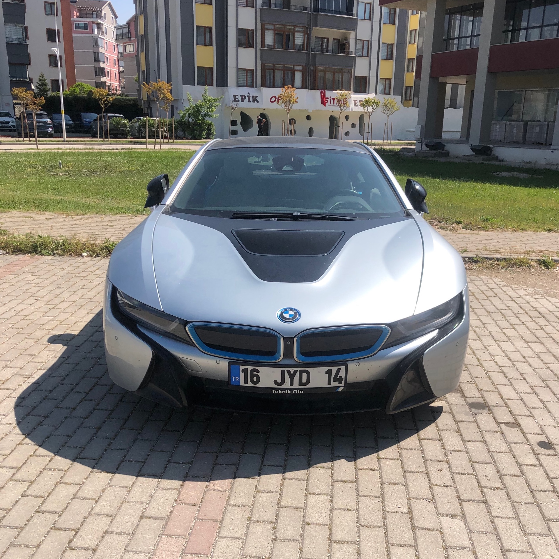 BMW i8