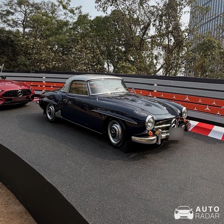 Mercedes-Benz 190 SL spotted in Mumbai, India