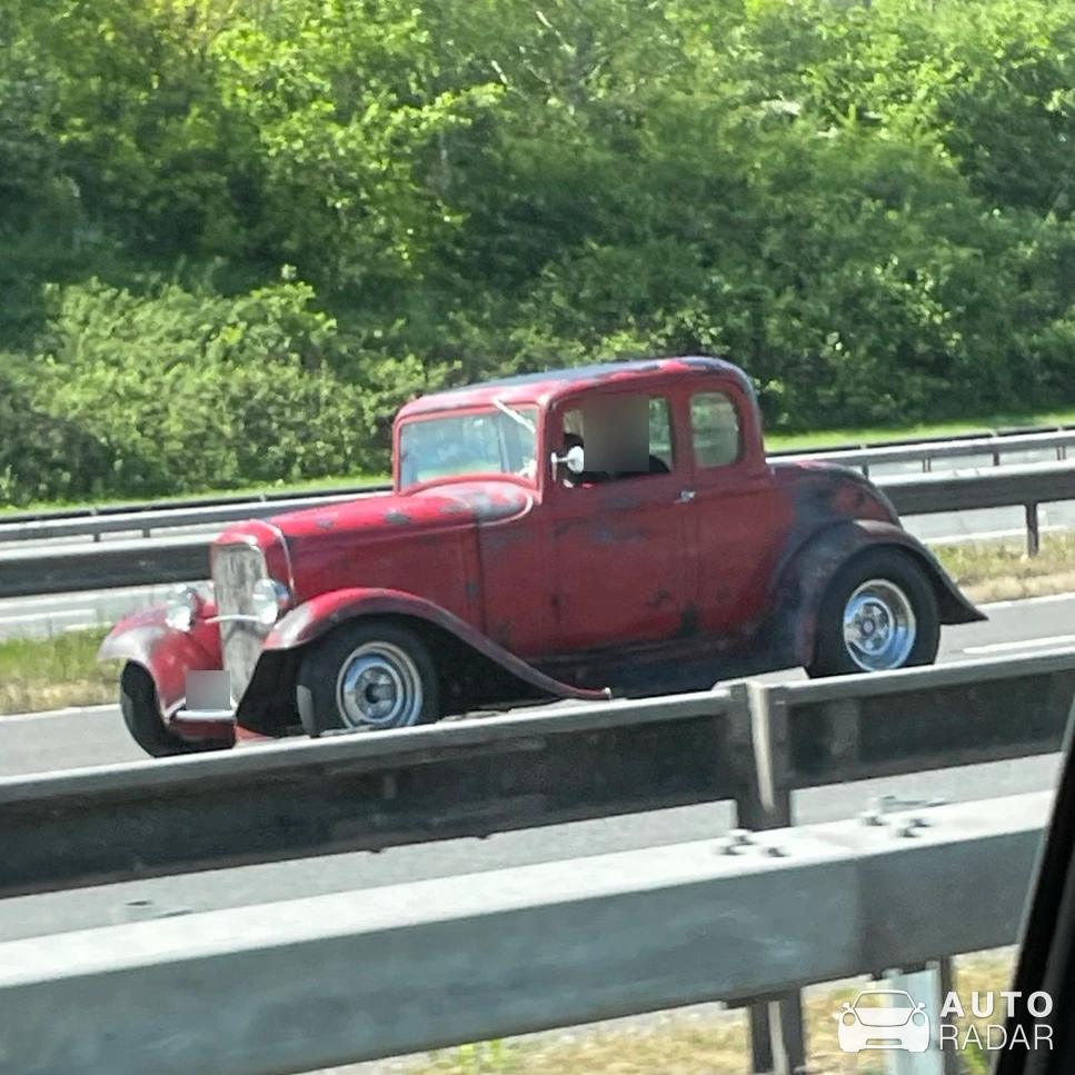 Ford 1932 5-Window Coupe Hot Rod spotted