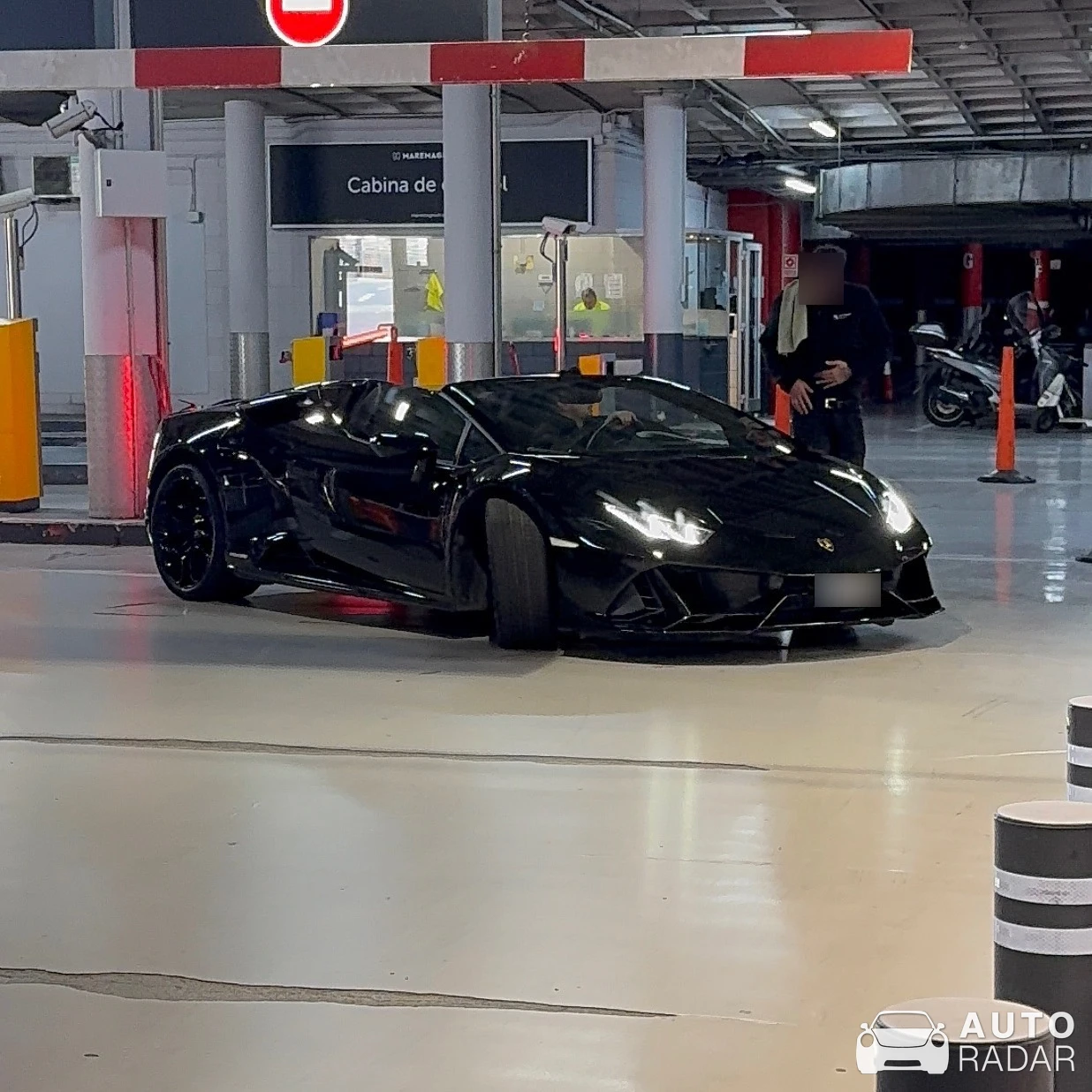 Lamborghini Huracán LP610-4 Spyder spotted in Barcelona, España